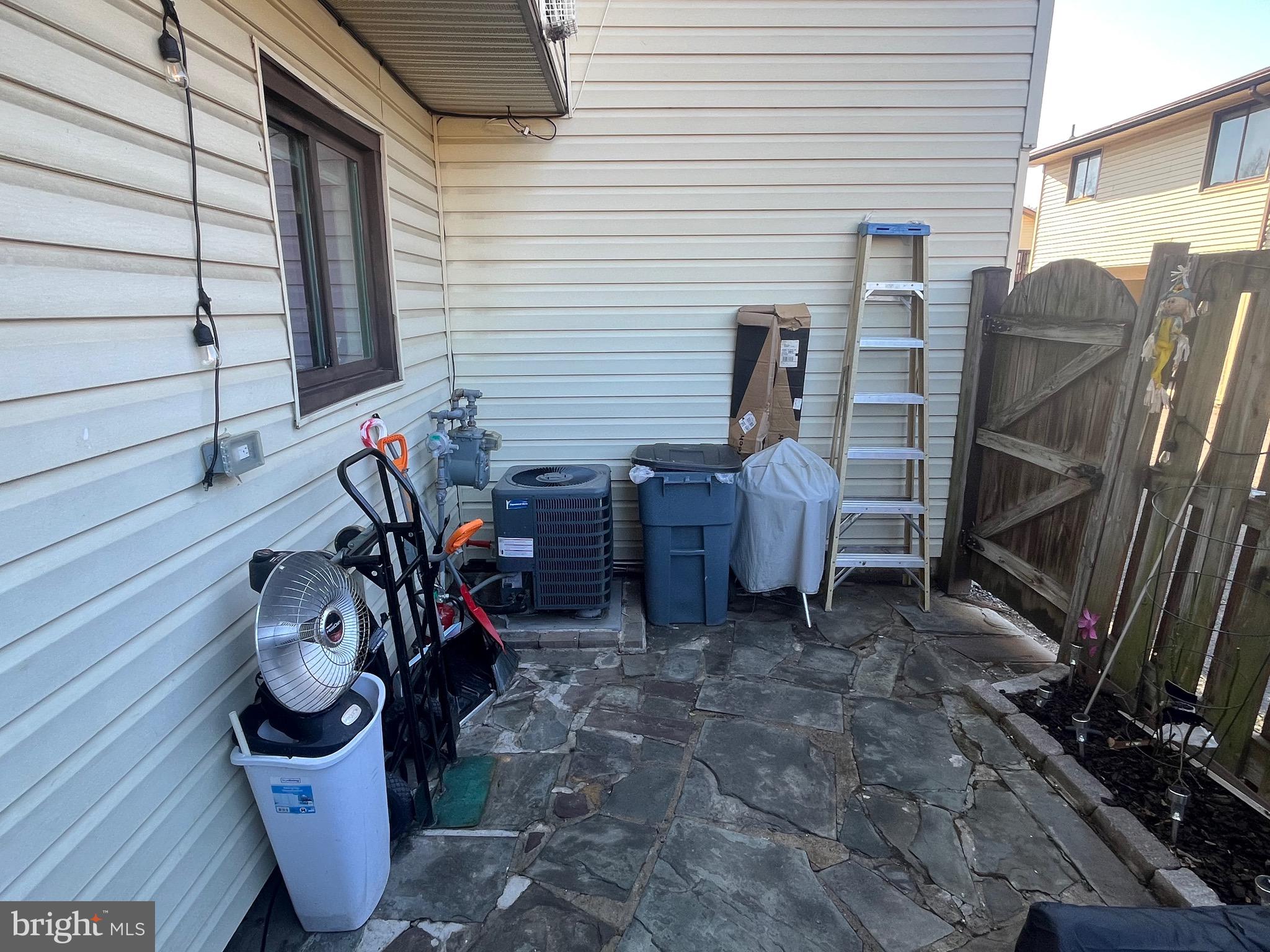 PINEWOOD LAWNS - Residential Lease