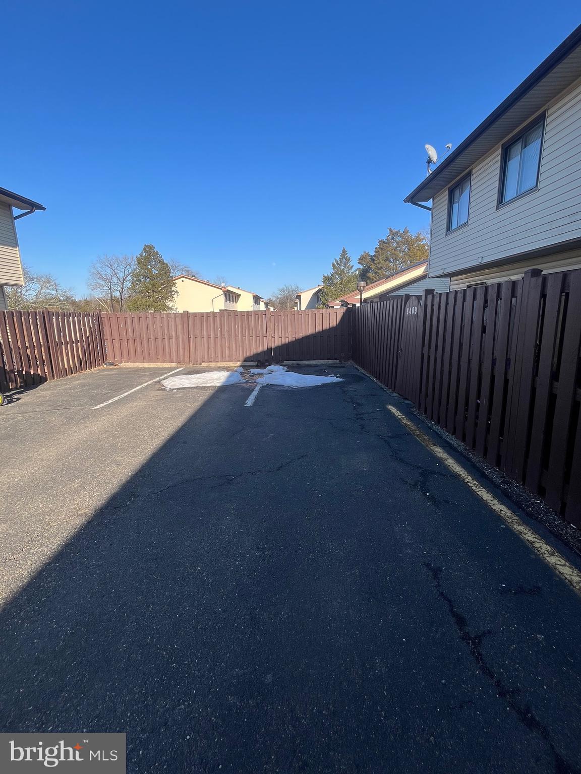 PINEWOOD LAWNS - Residential Lease