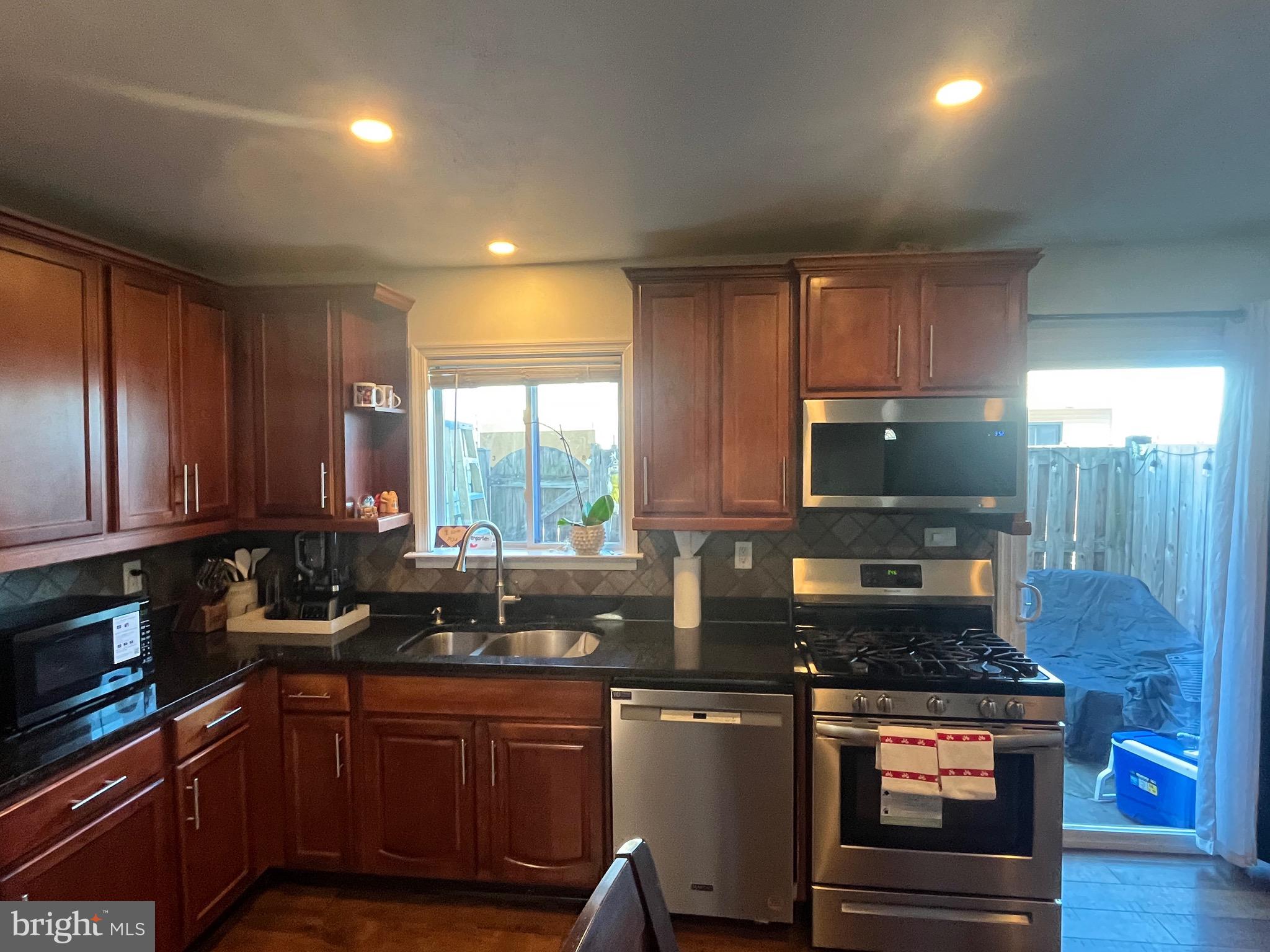 PINEWOOD LAWNS - Residential Lease