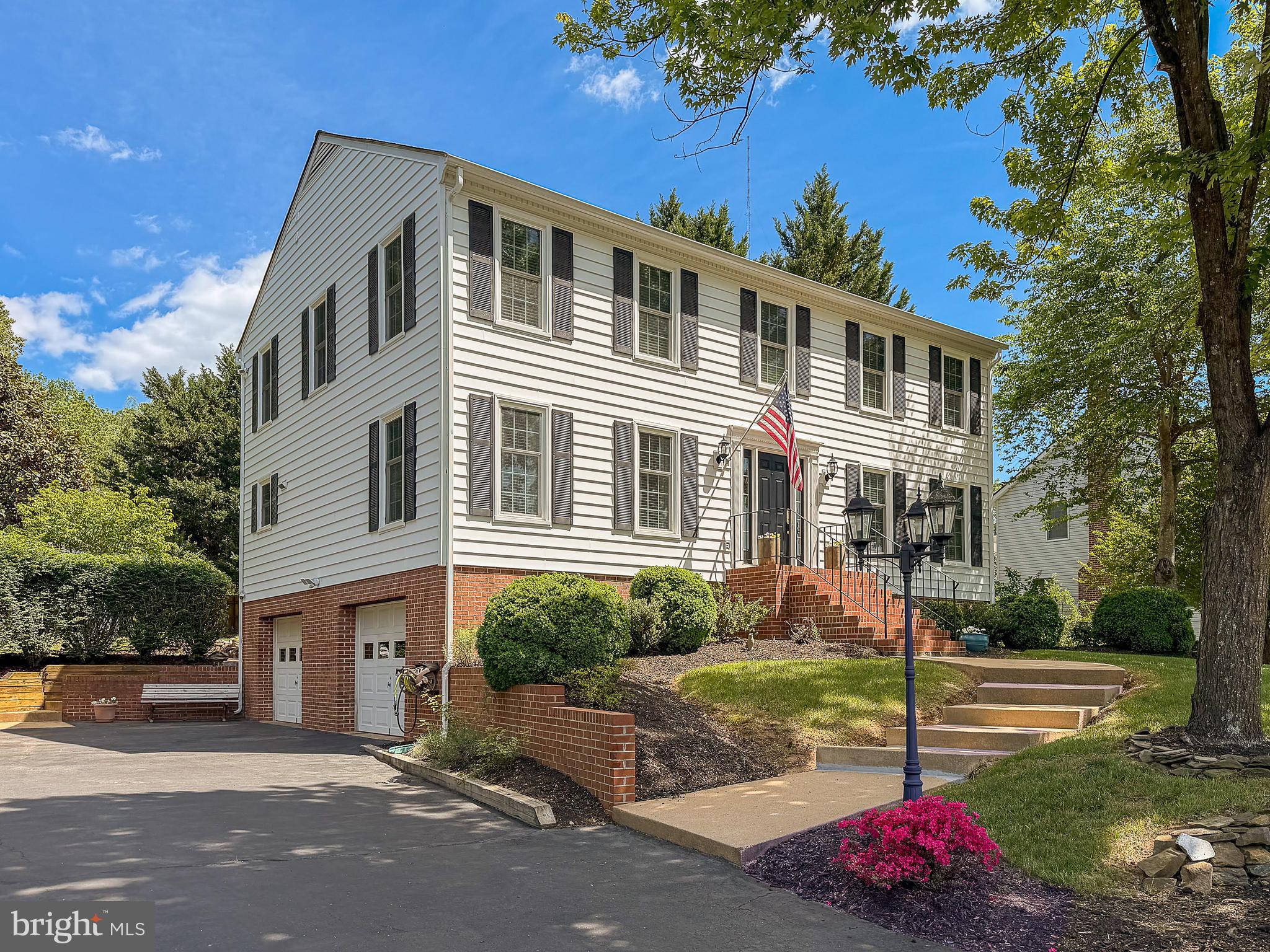 10 N POINTE DRIVE