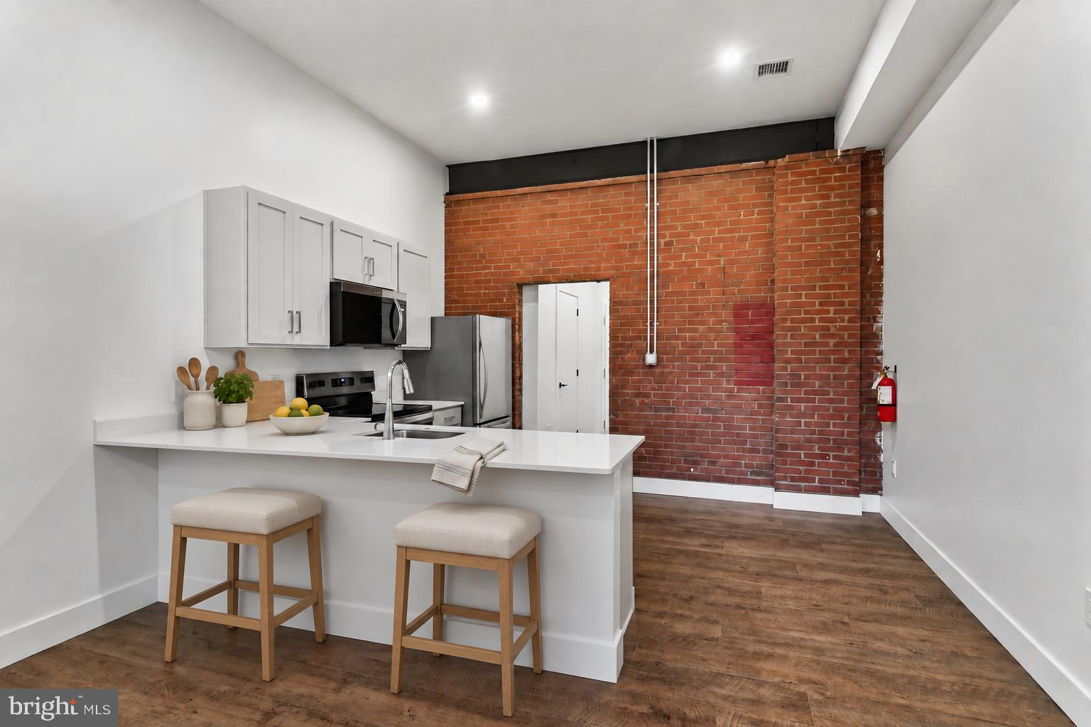 123 S MAIN STREET 6