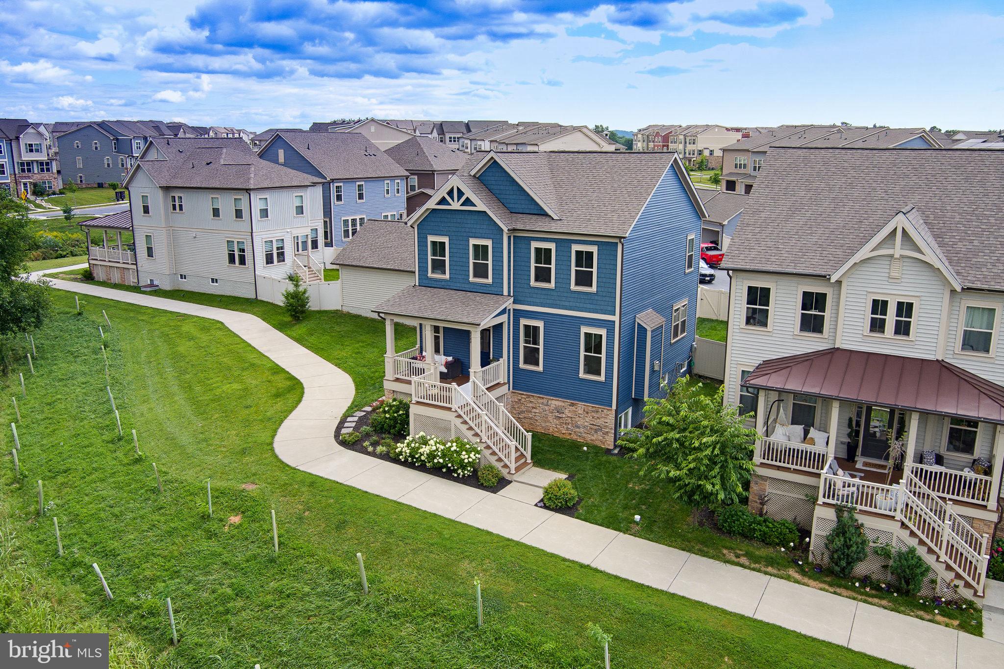 8608 LONGLEAF LANE