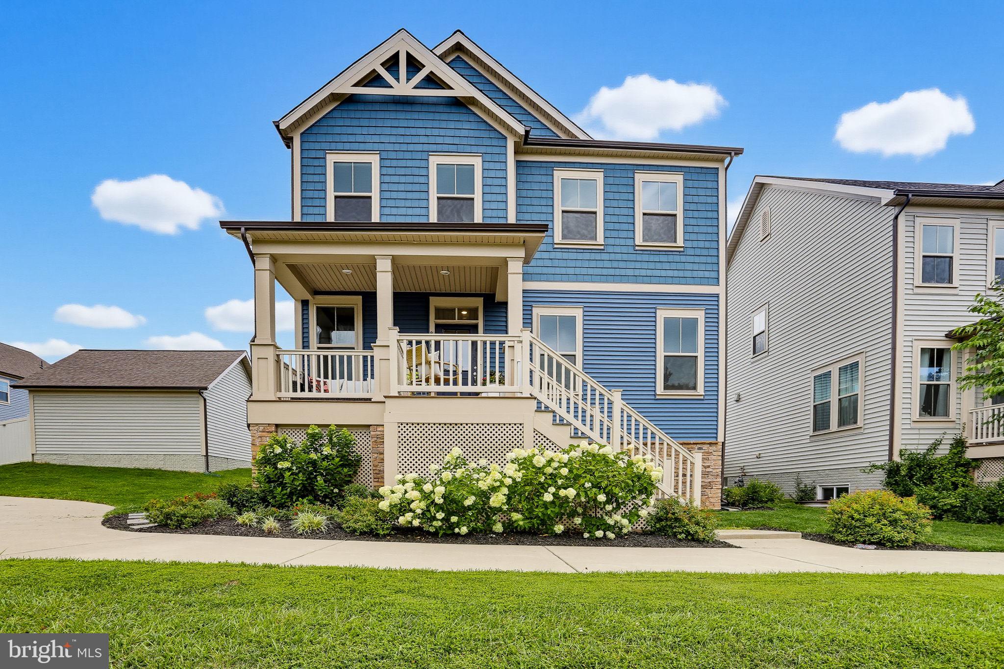 8608 LONGLEAF LANE