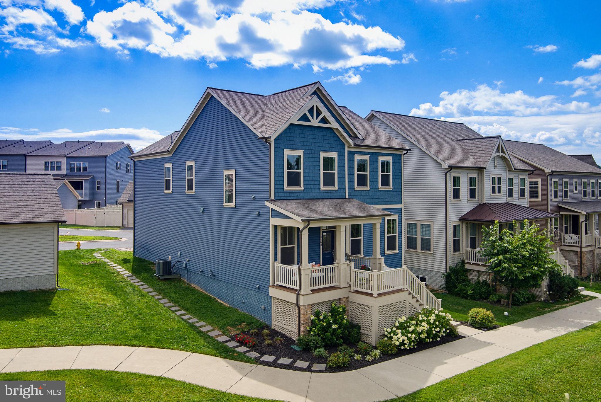 8608 LONGLEAF LANE