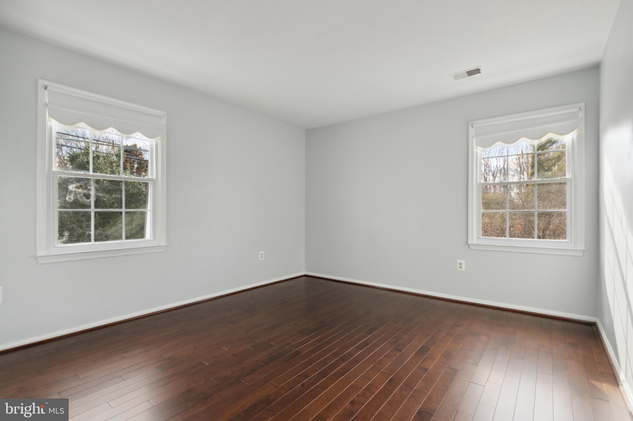 OAK MANOR - Residential