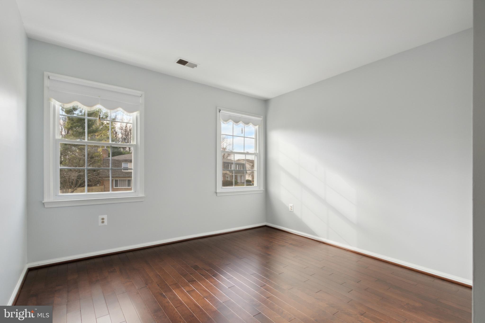 OAK MANOR - Residential