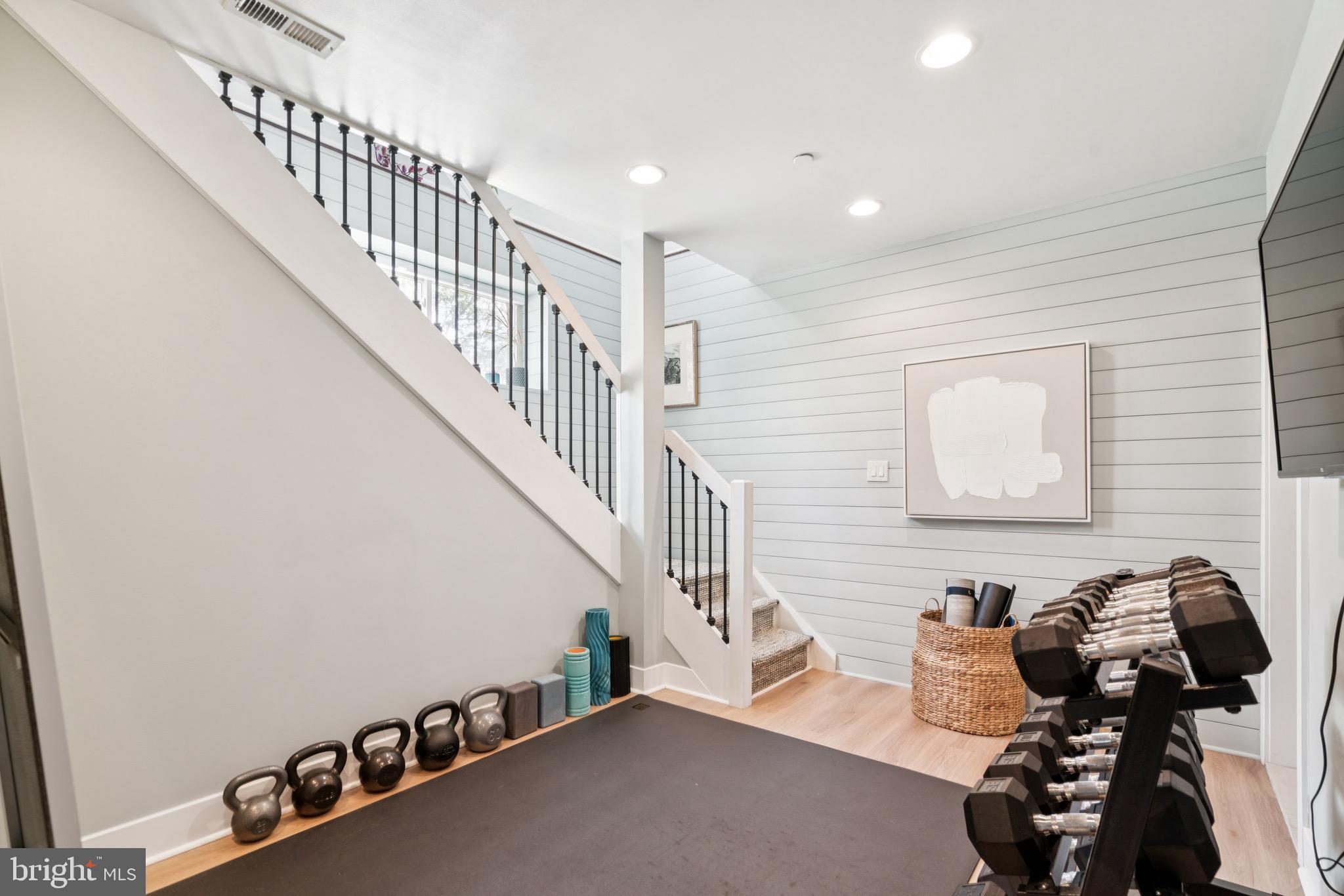 FRANCISVILLE - Residential Lease