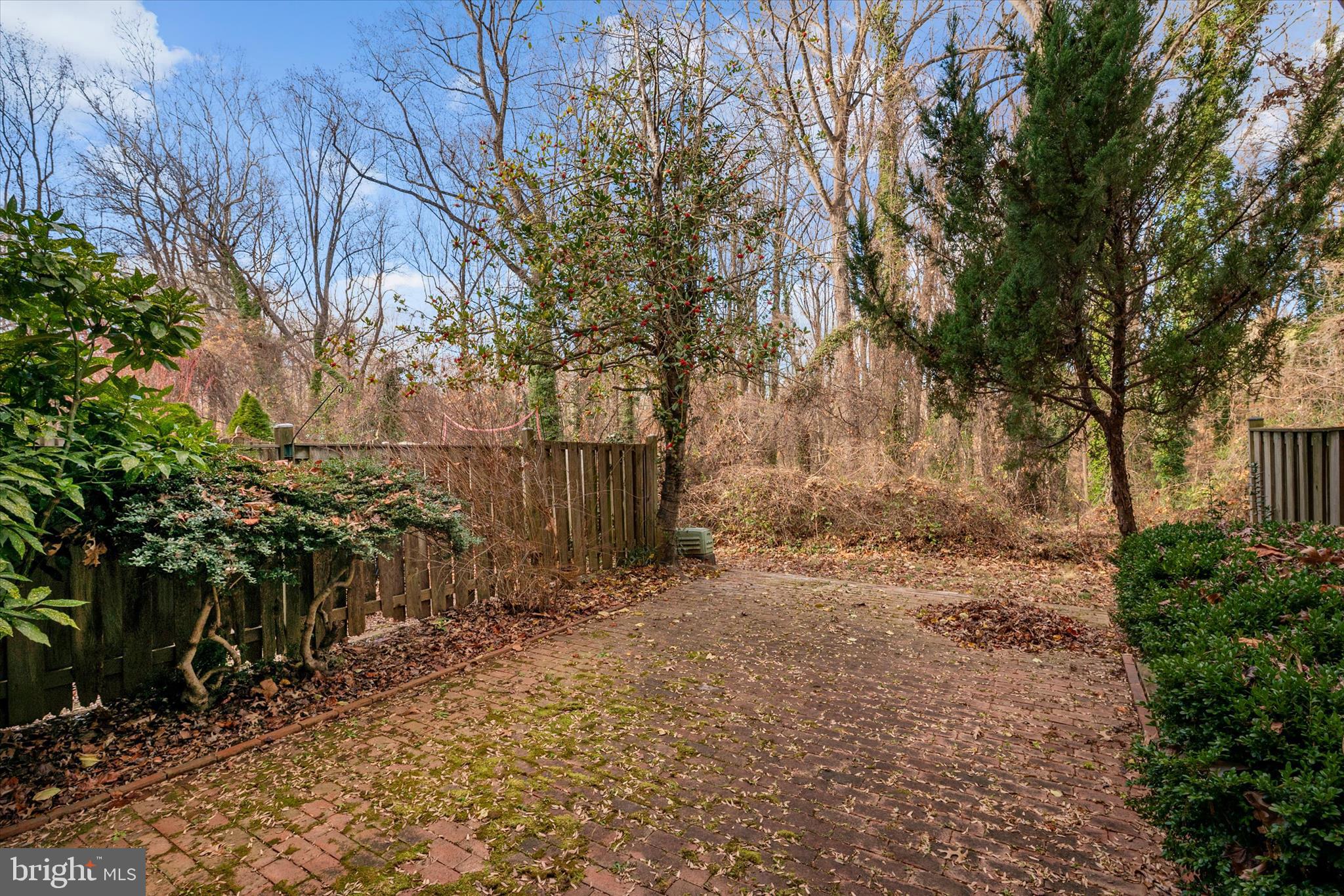 BAY HILLS - Residential