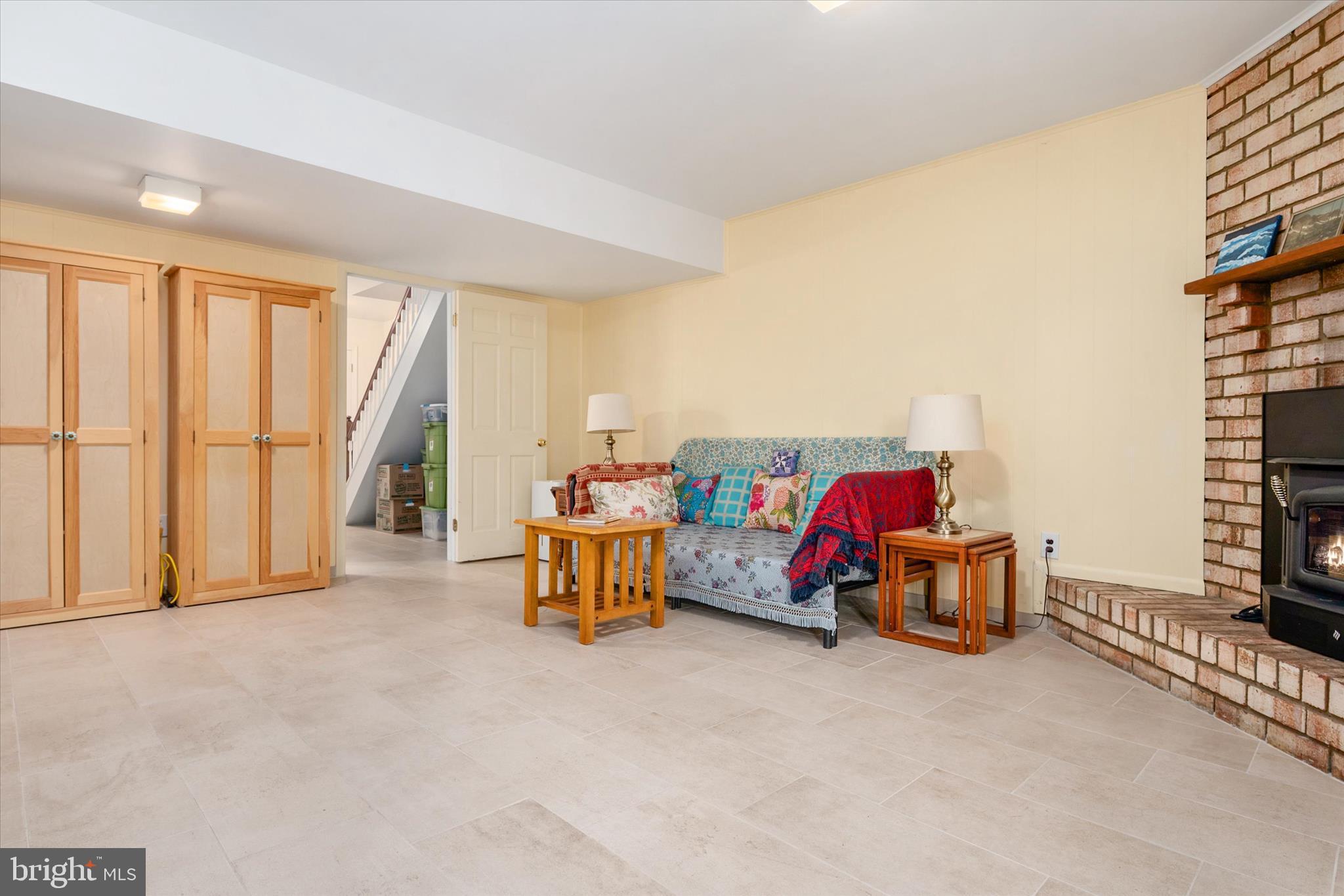 BAY HILLS - Residential