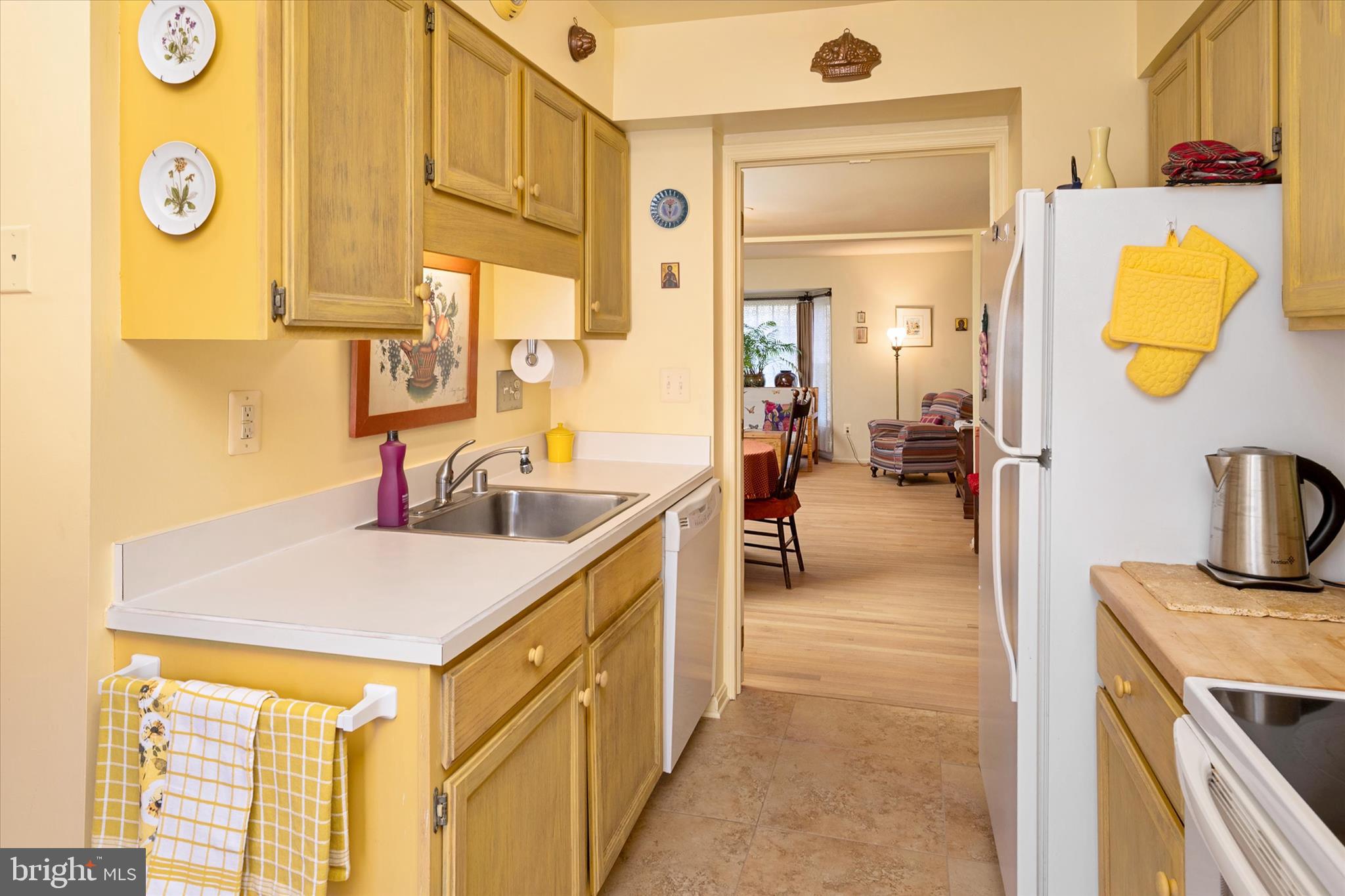 BAY HILLS - Residential