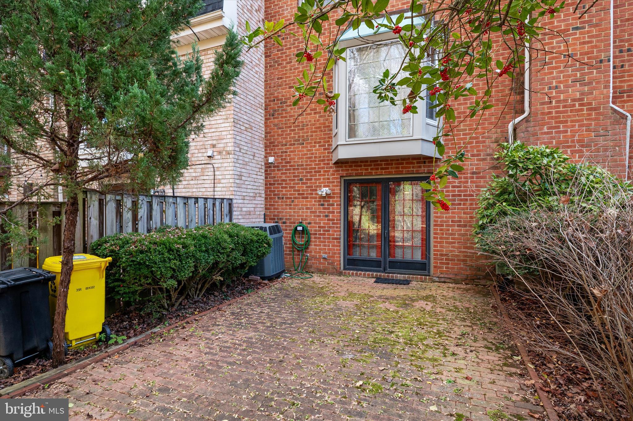 BAY HILLS - Residential