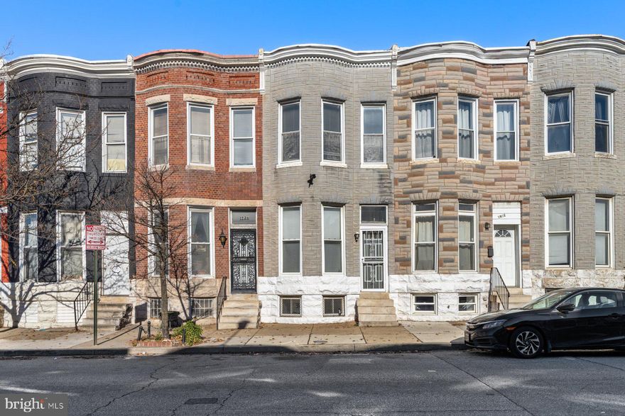Newly refreshed 3BR/1BA Townhome located on a quiet street in the heart of Midtown-Edmondson.  Great for a started home or rental portfolio. Easy access to public transportation and Downtown. Seller is motivated.