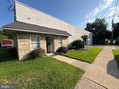 Photo of 820 Oakland Avenue, BURLINGTON, NJ 08016 (MLS # NJBL2093366)