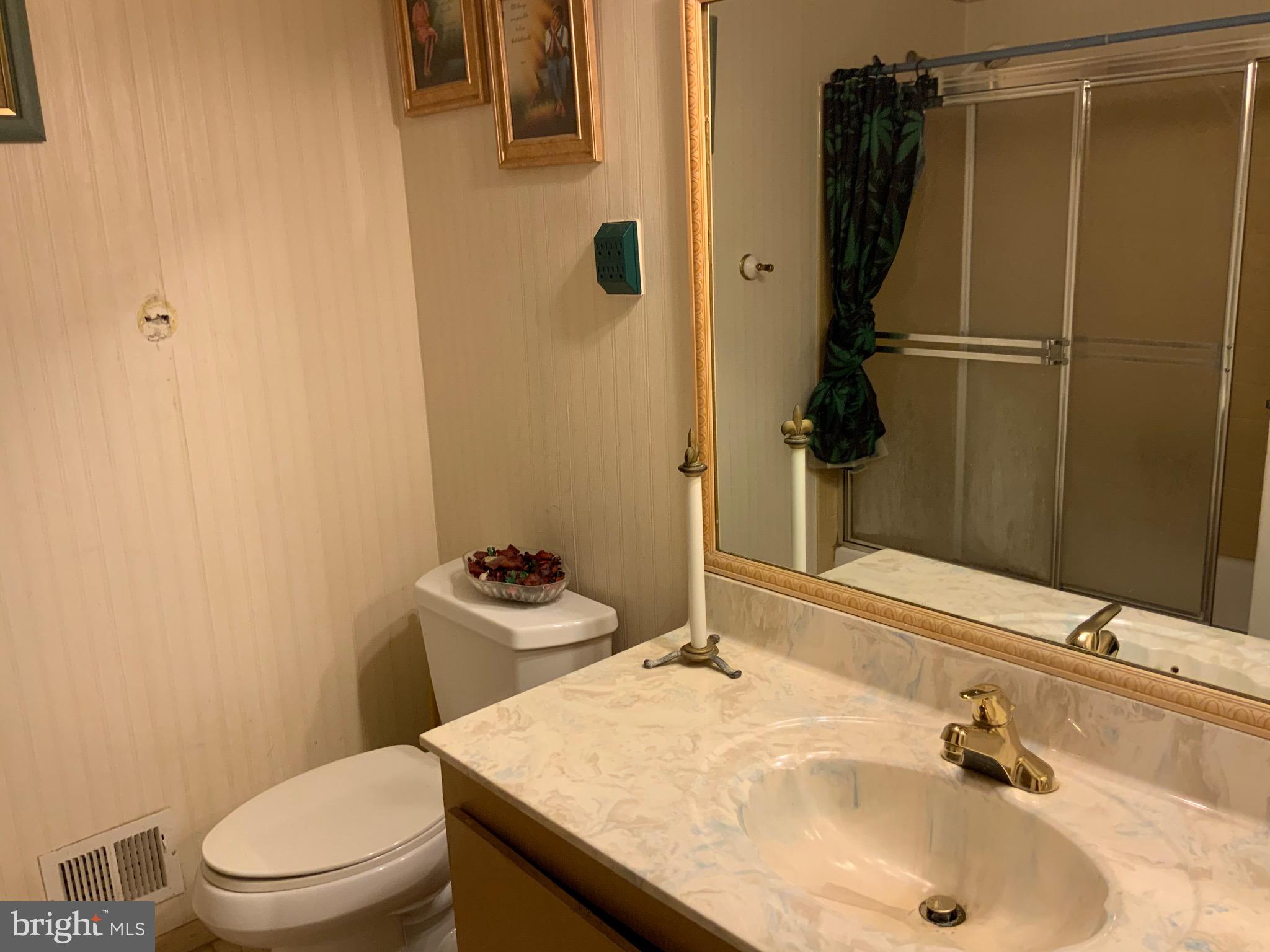 CLINTON WOODS - Residential