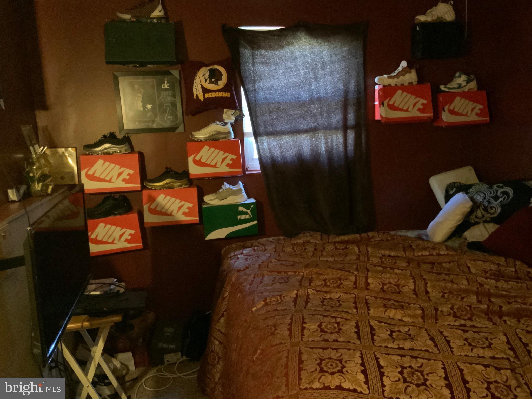 CLINTON WOODS - Residential