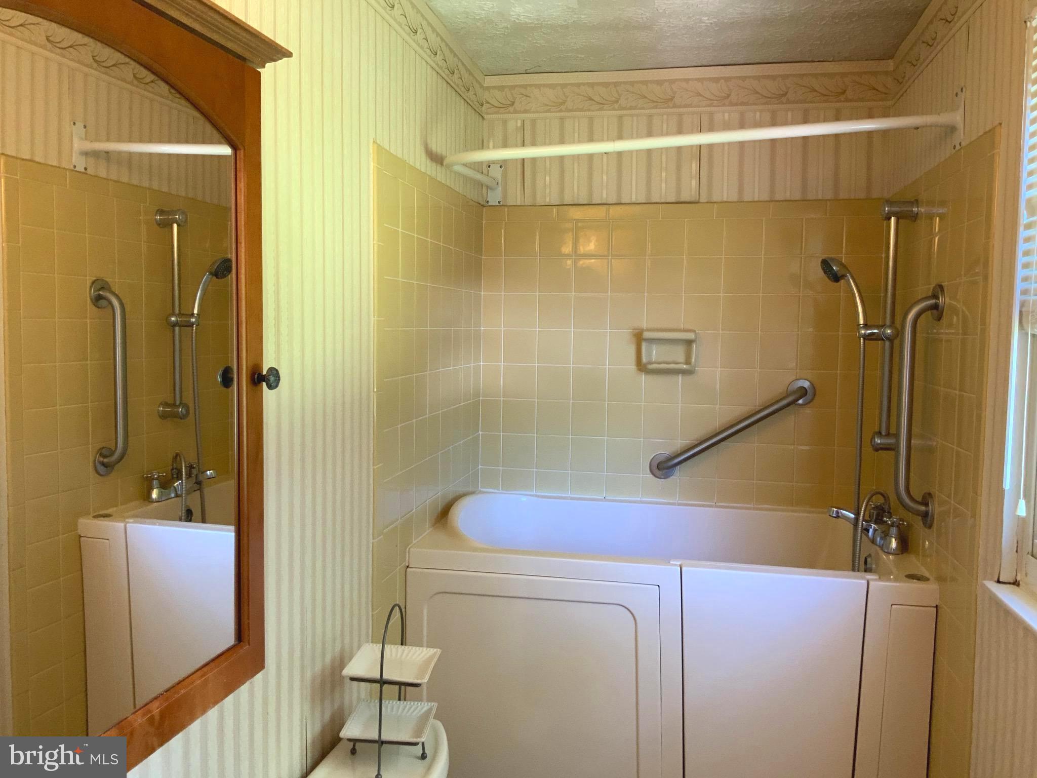 CLINTON WOODS - Residential