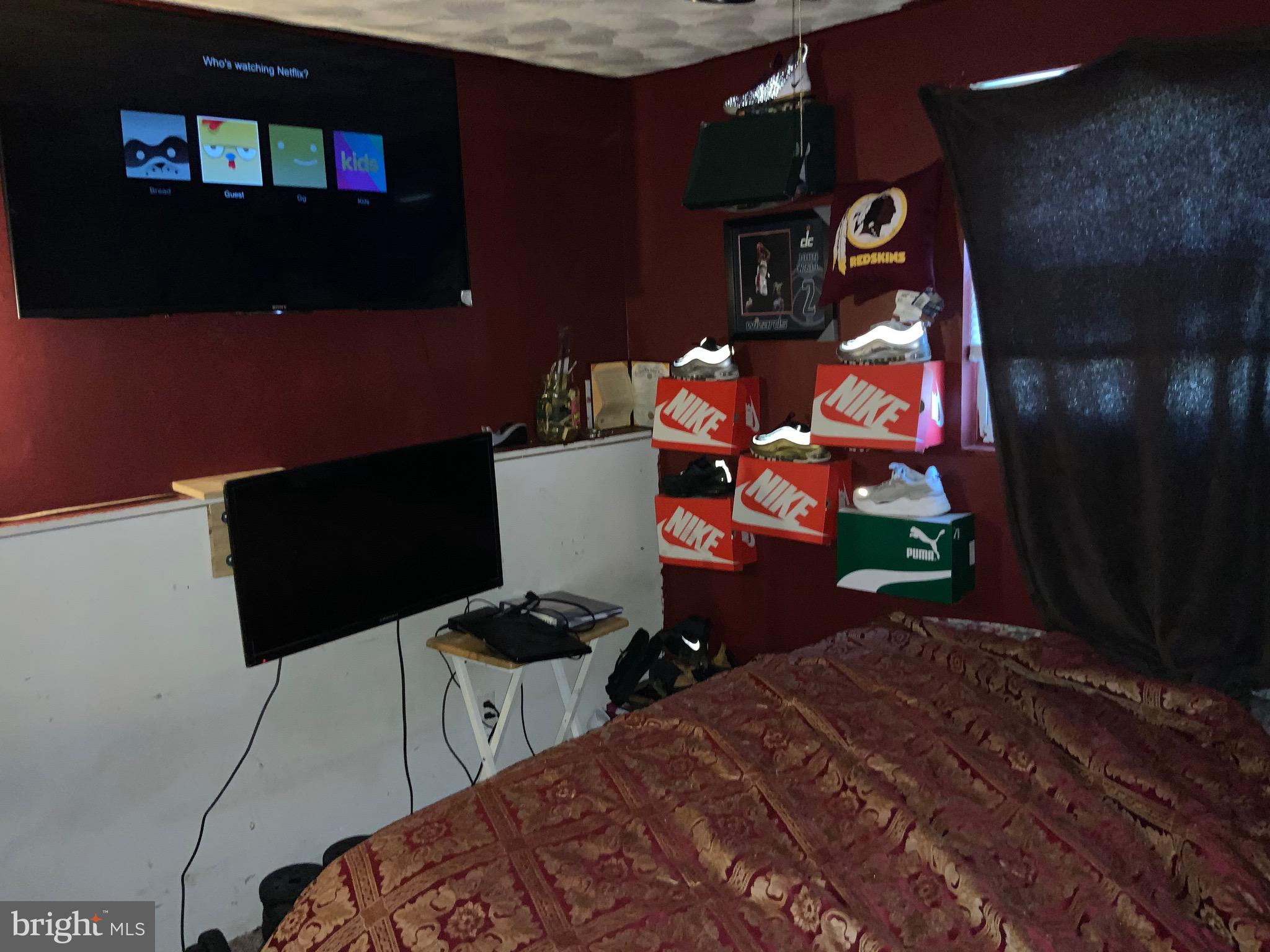 CLINTON WOODS - Residential