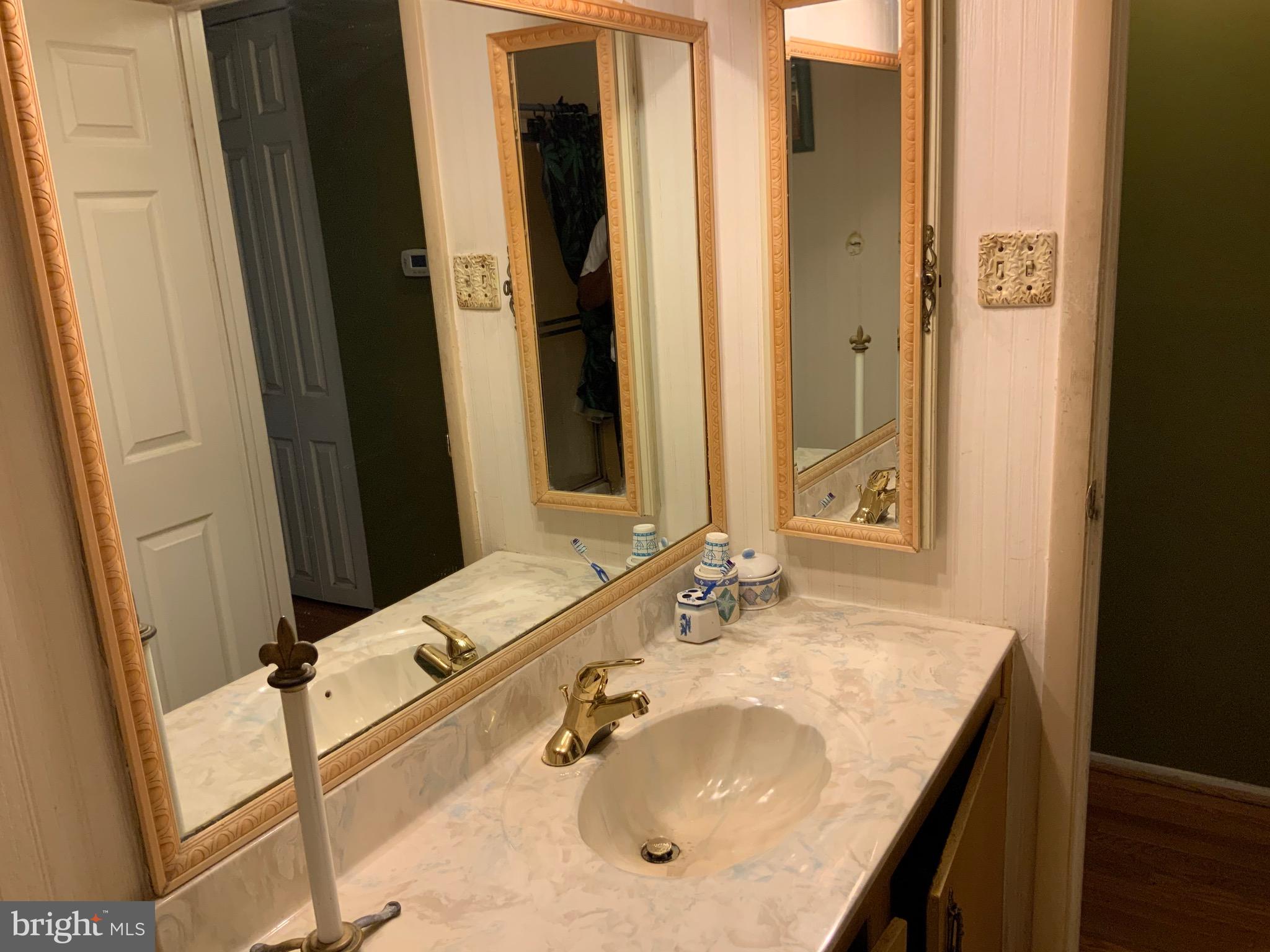 CLINTON WOODS - Residential