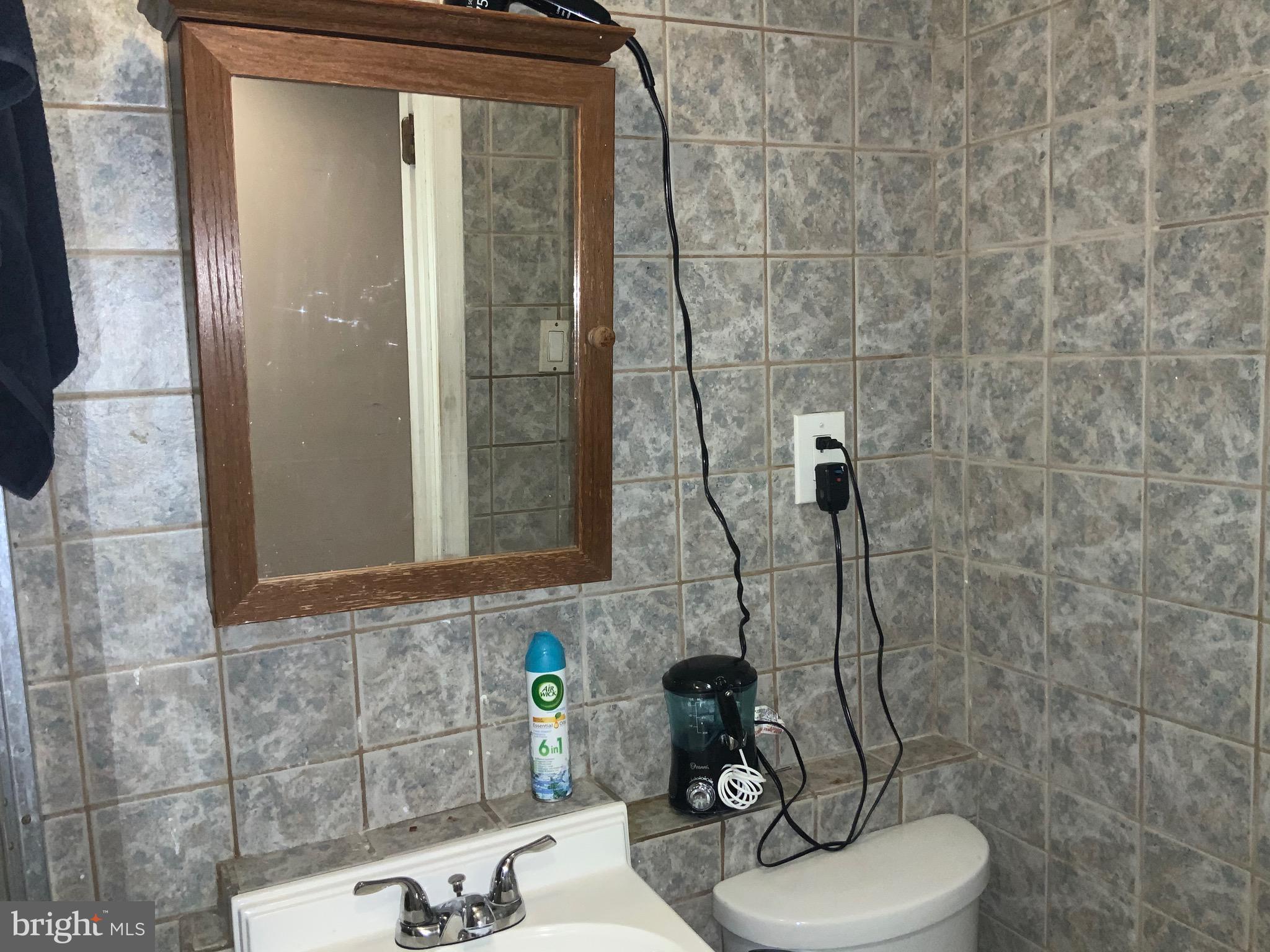 CLINTON WOODS - Residential