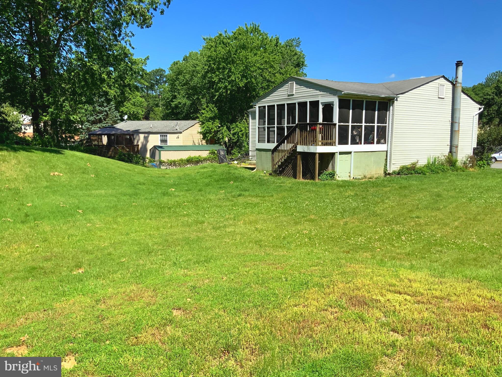 CLINTON WOODS - Residential