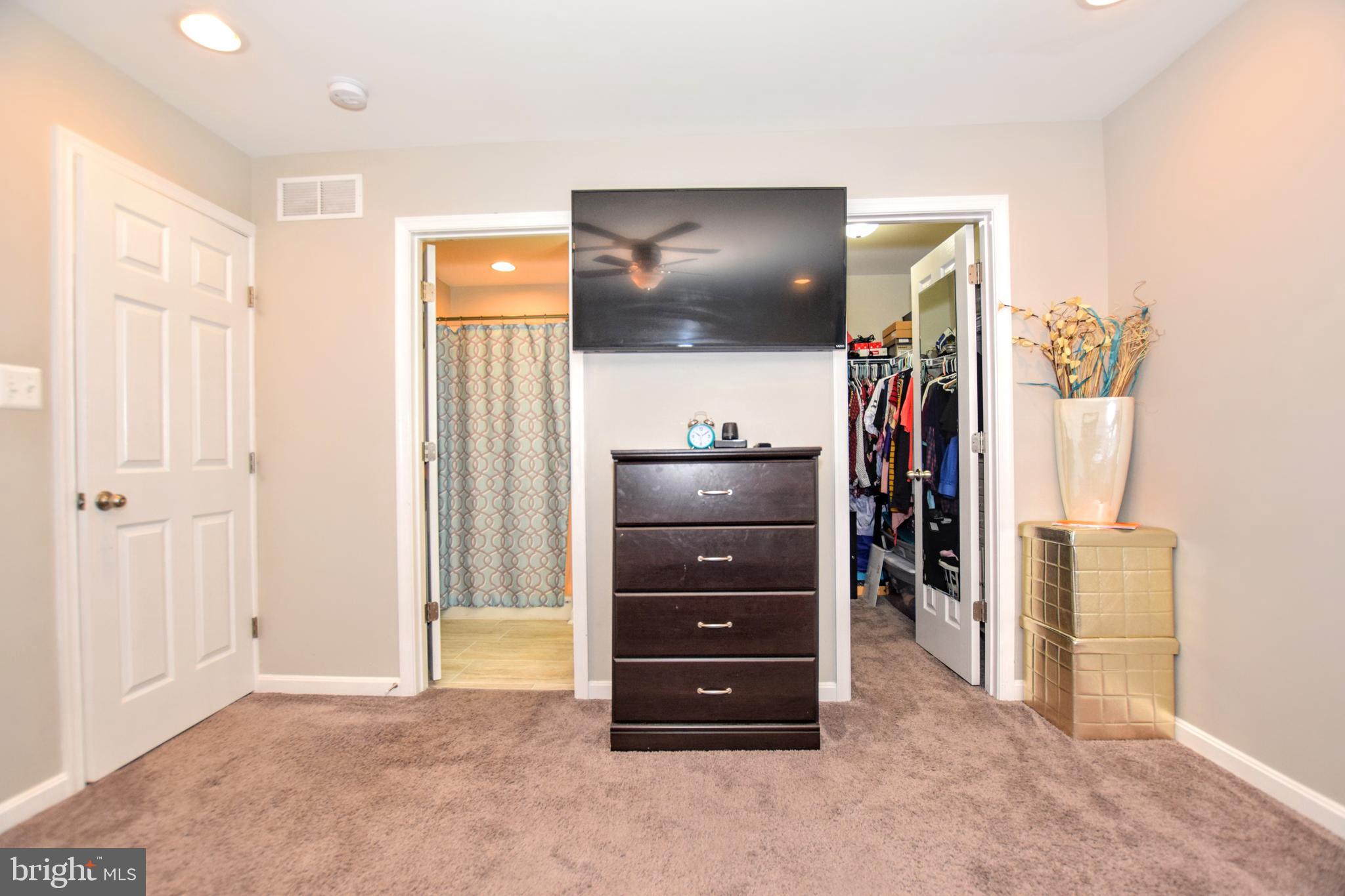 WILLOUGHBY WOODS - Residential