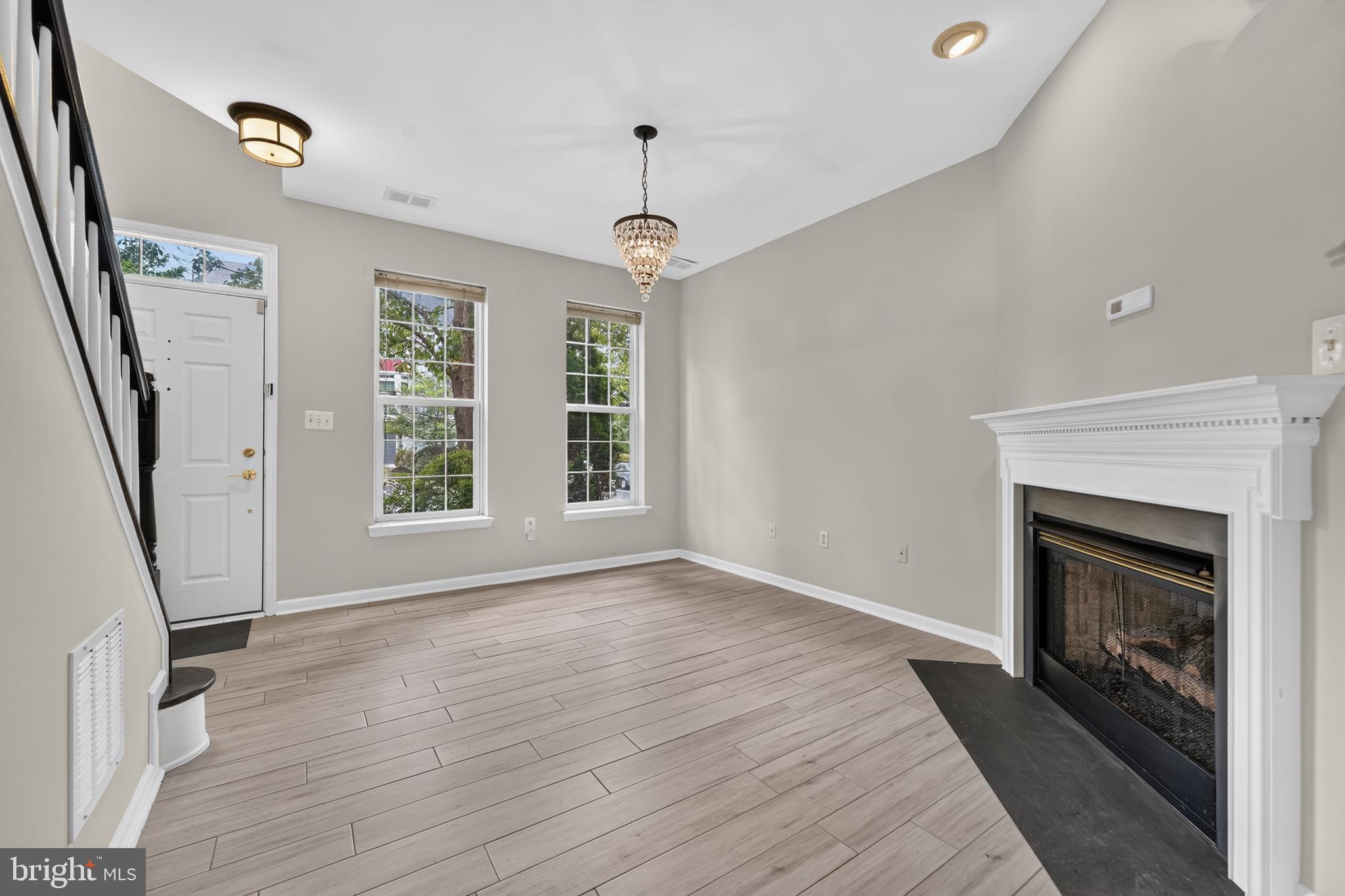 932 HARRISON CIRCLE