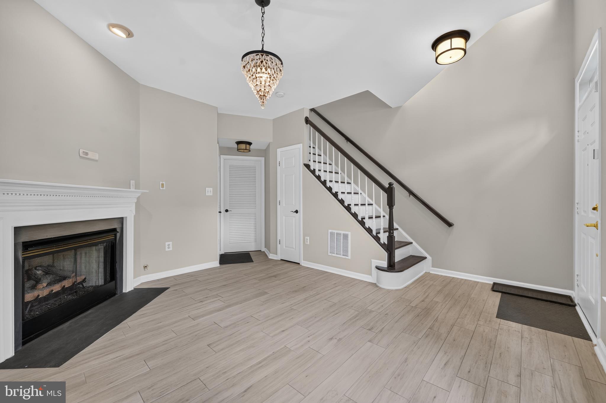 932 HARRISON CIRCLE