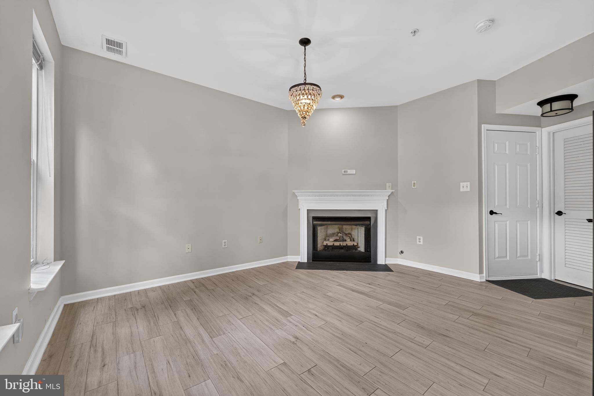 932 HARRISON CIRCLE