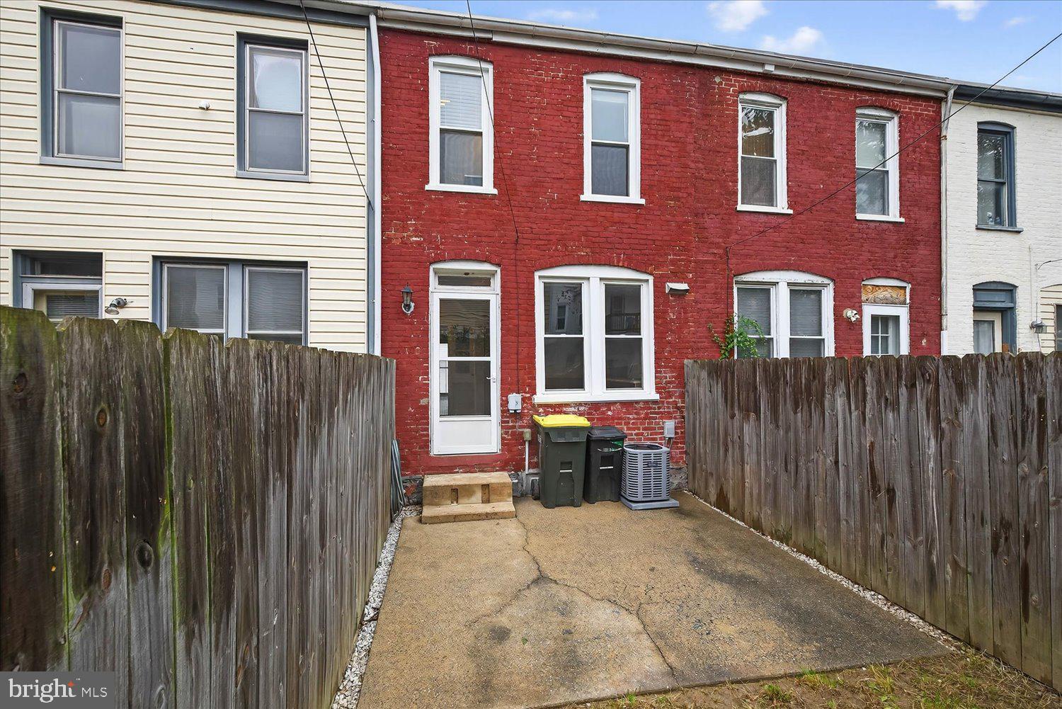 LANCASTER - Residential