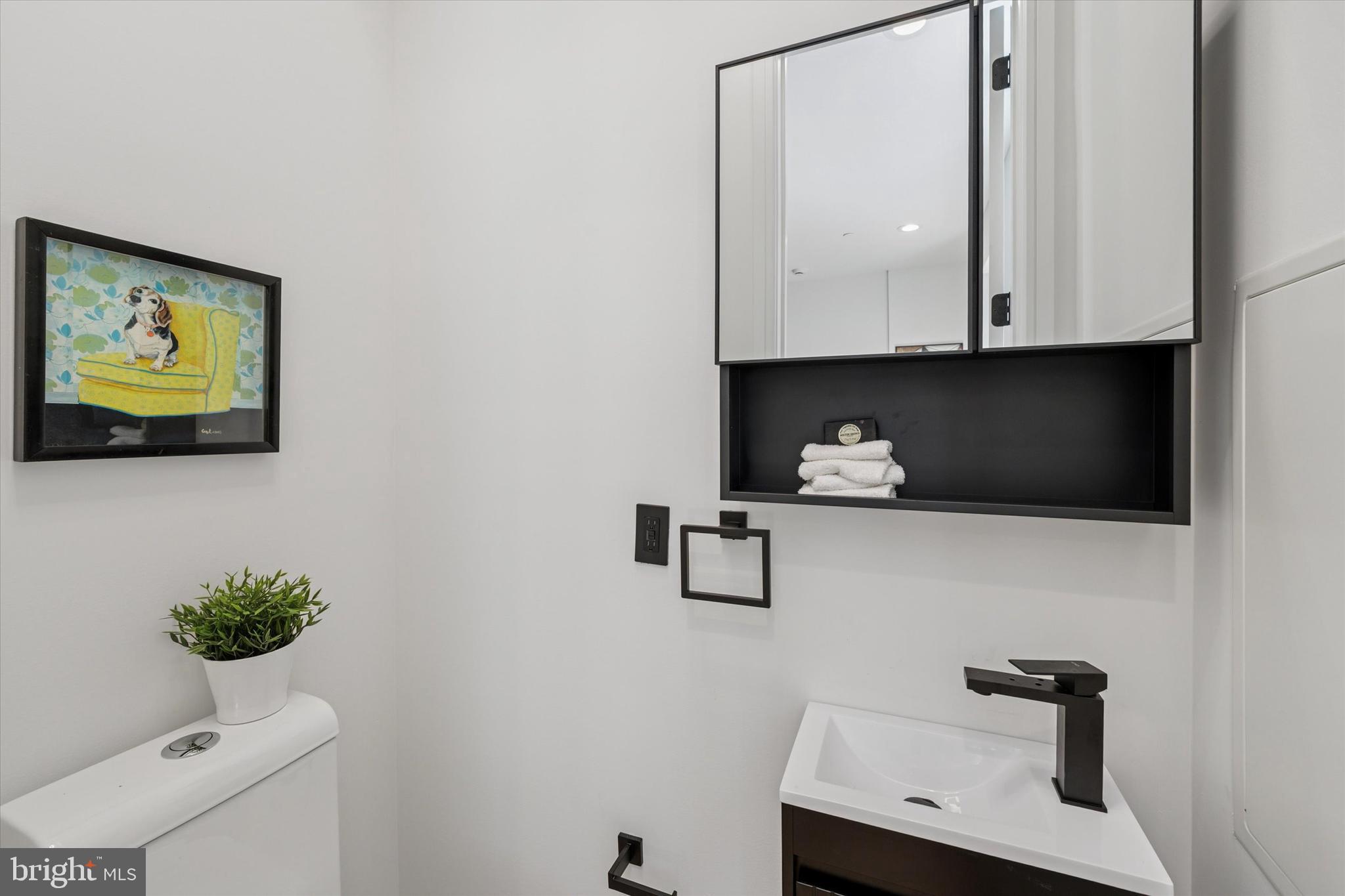 QUEEN VILLAGE - Residential