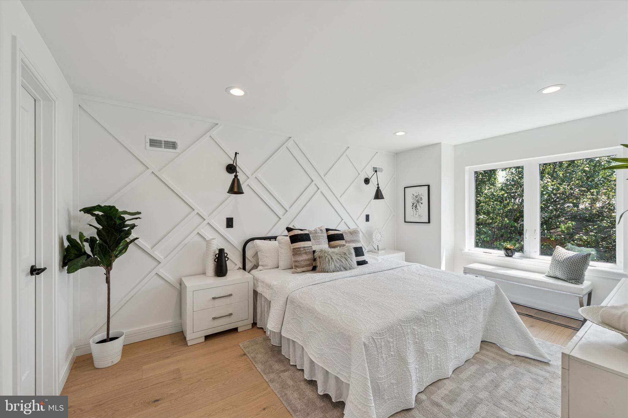 QUEEN VILLAGE - Residential