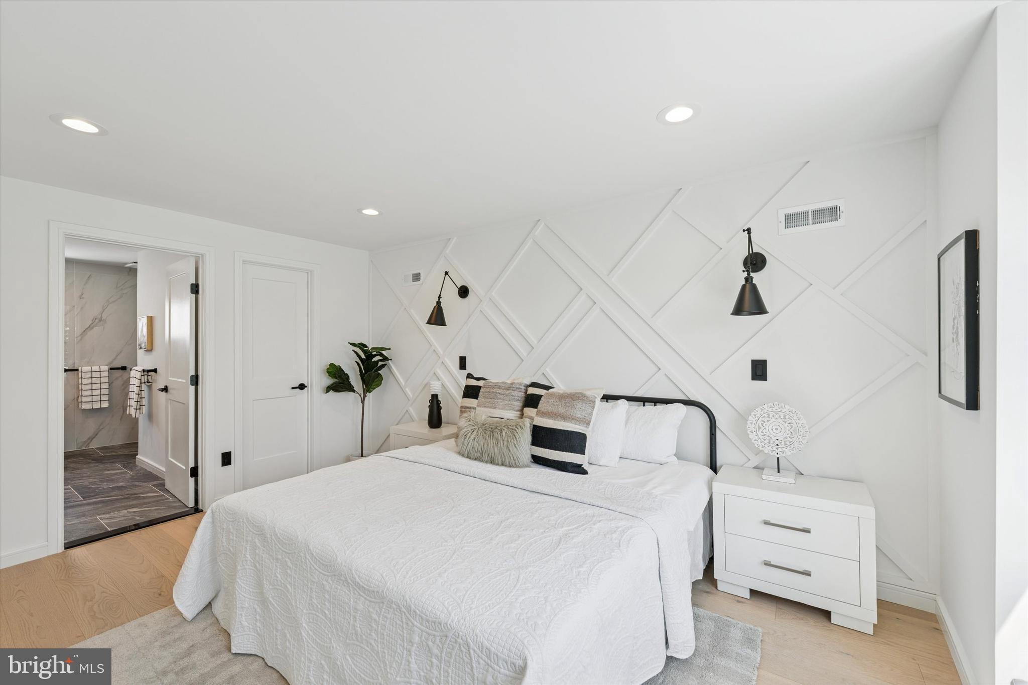 QUEEN VILLAGE - Residential