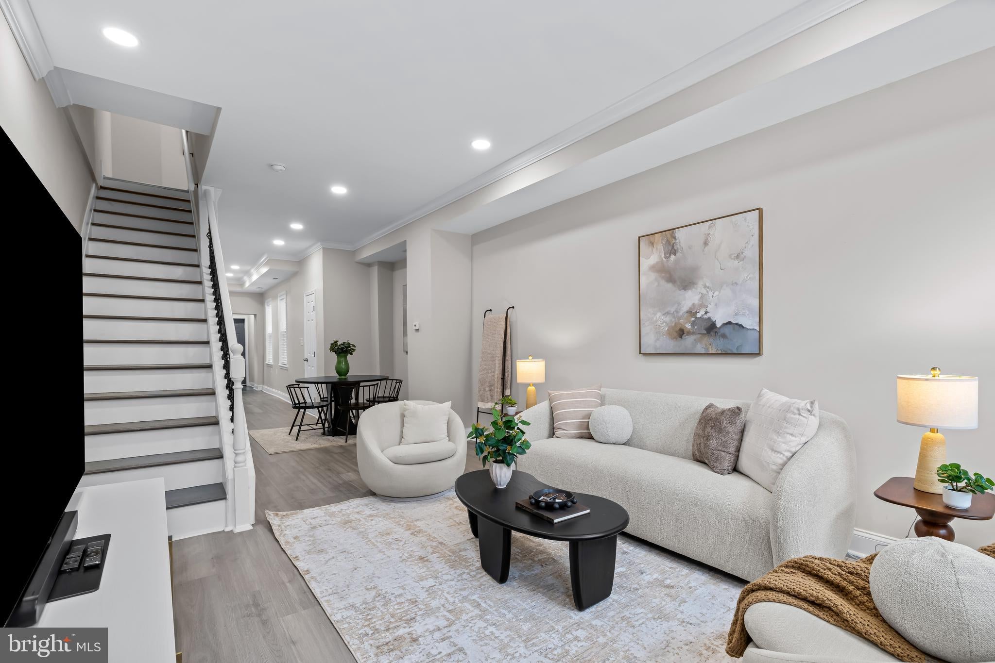 124 W FORT AVENUE
