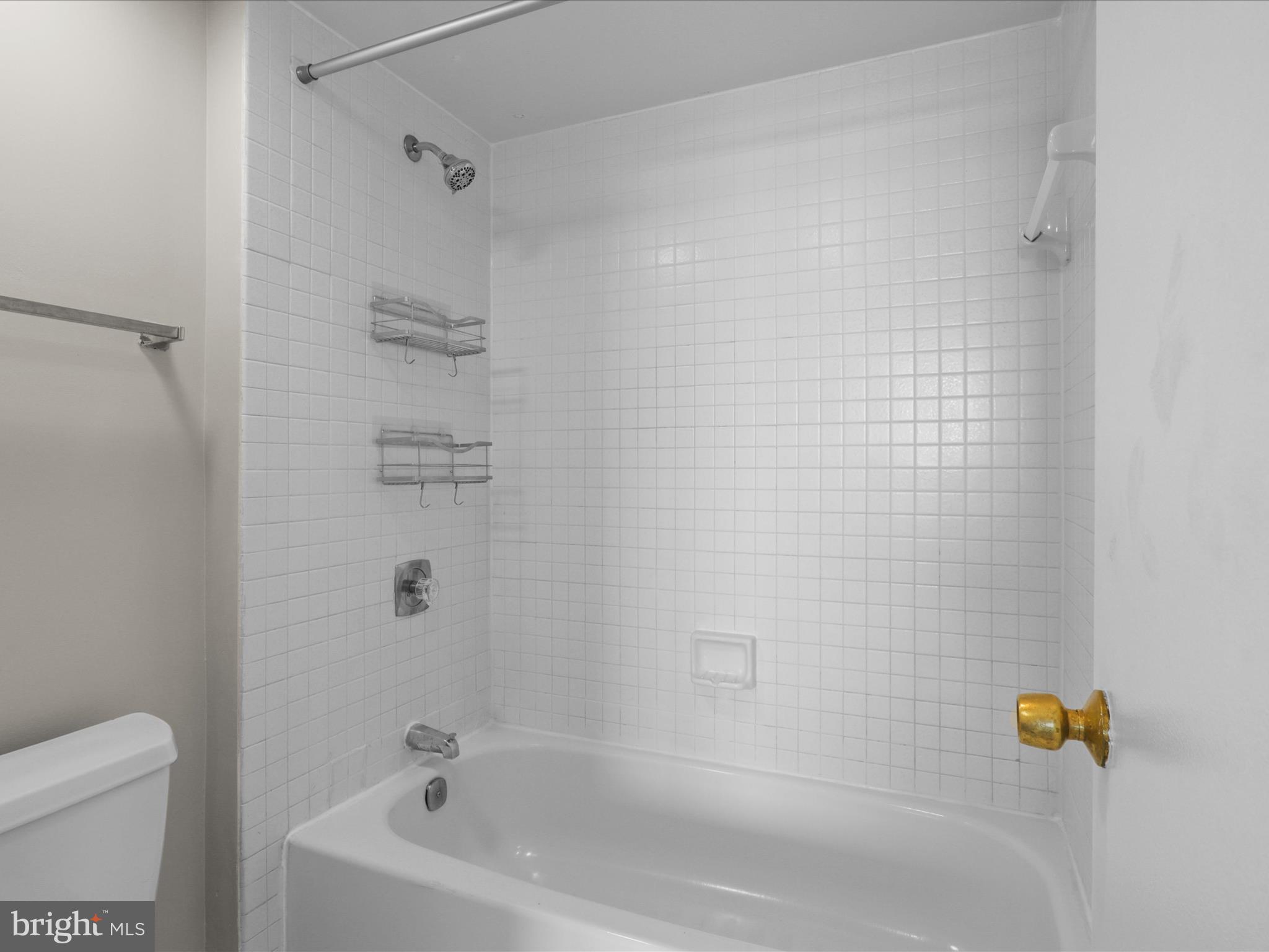 SKYLINE SQUARE CONDO - Residential Lease