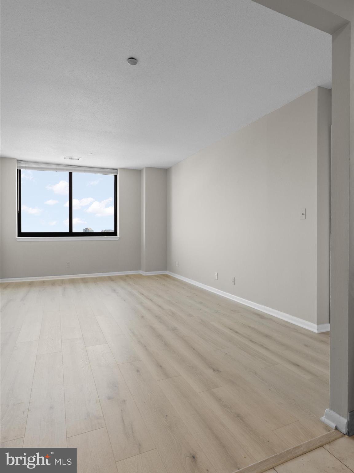 SKYLINE SQUARE CONDO - Residential Lease