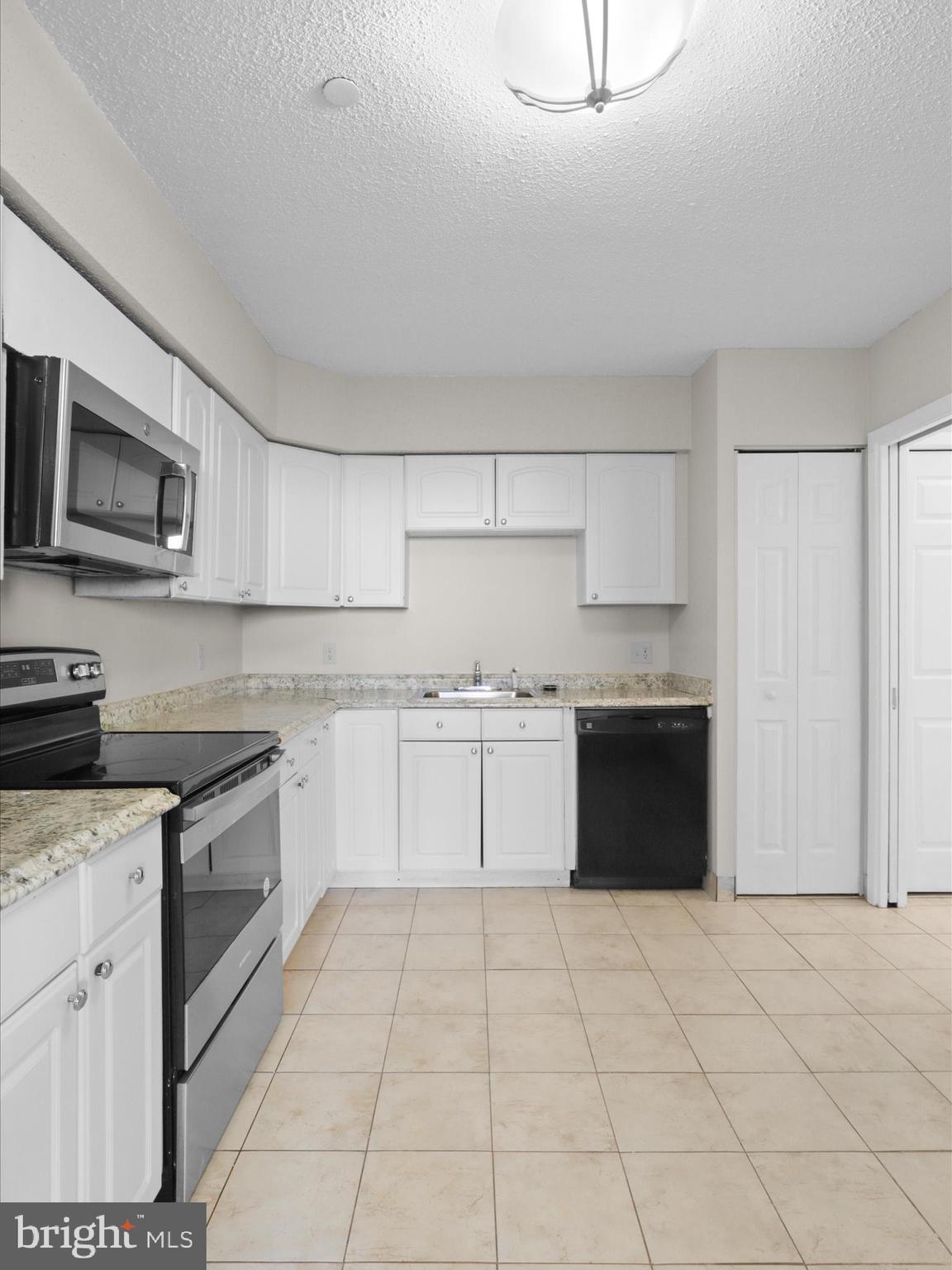 SKYLINE SQUARE CONDO - Residential Lease