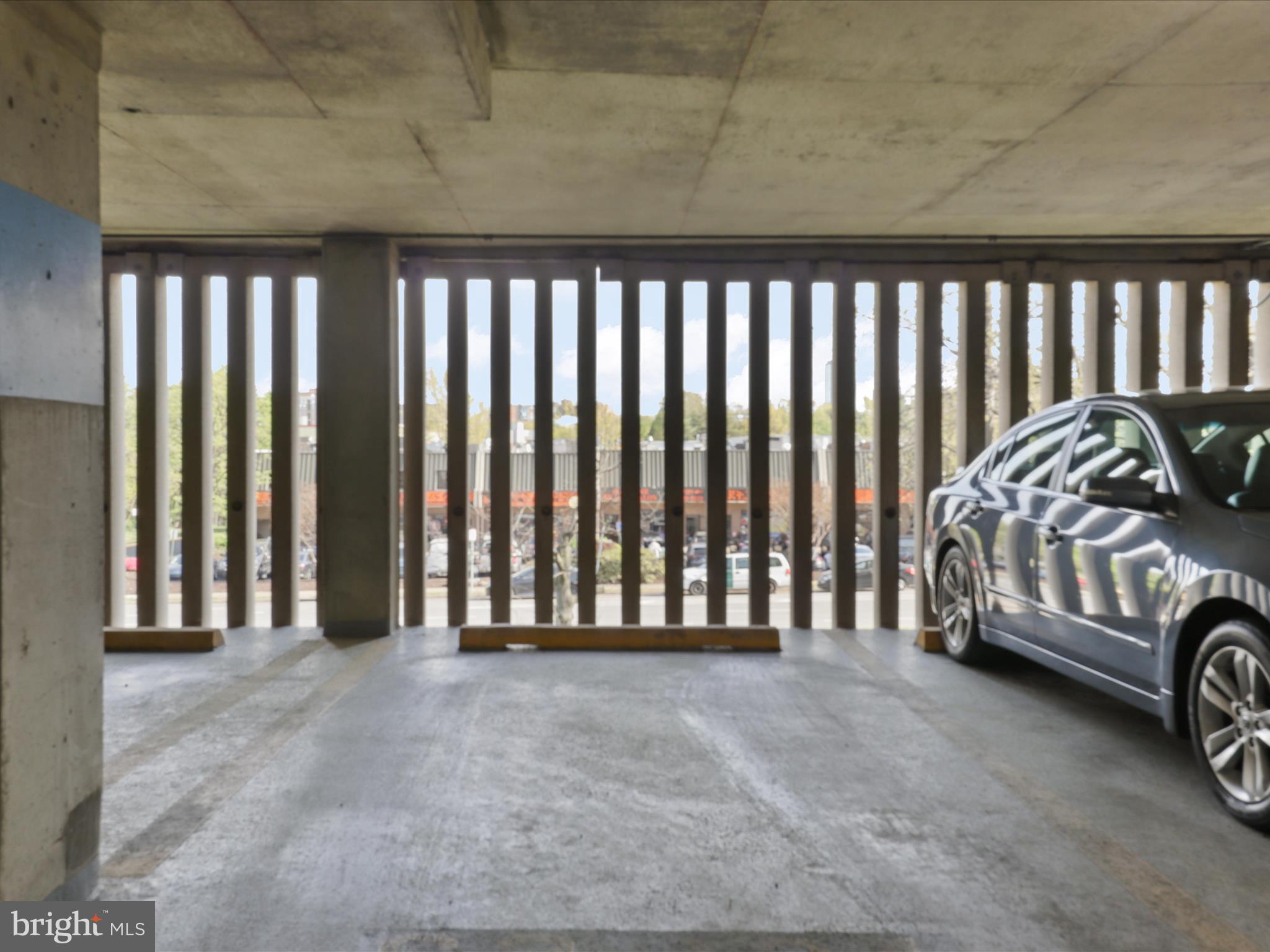 SKYLINE SQUARE CONDO - Residential Lease