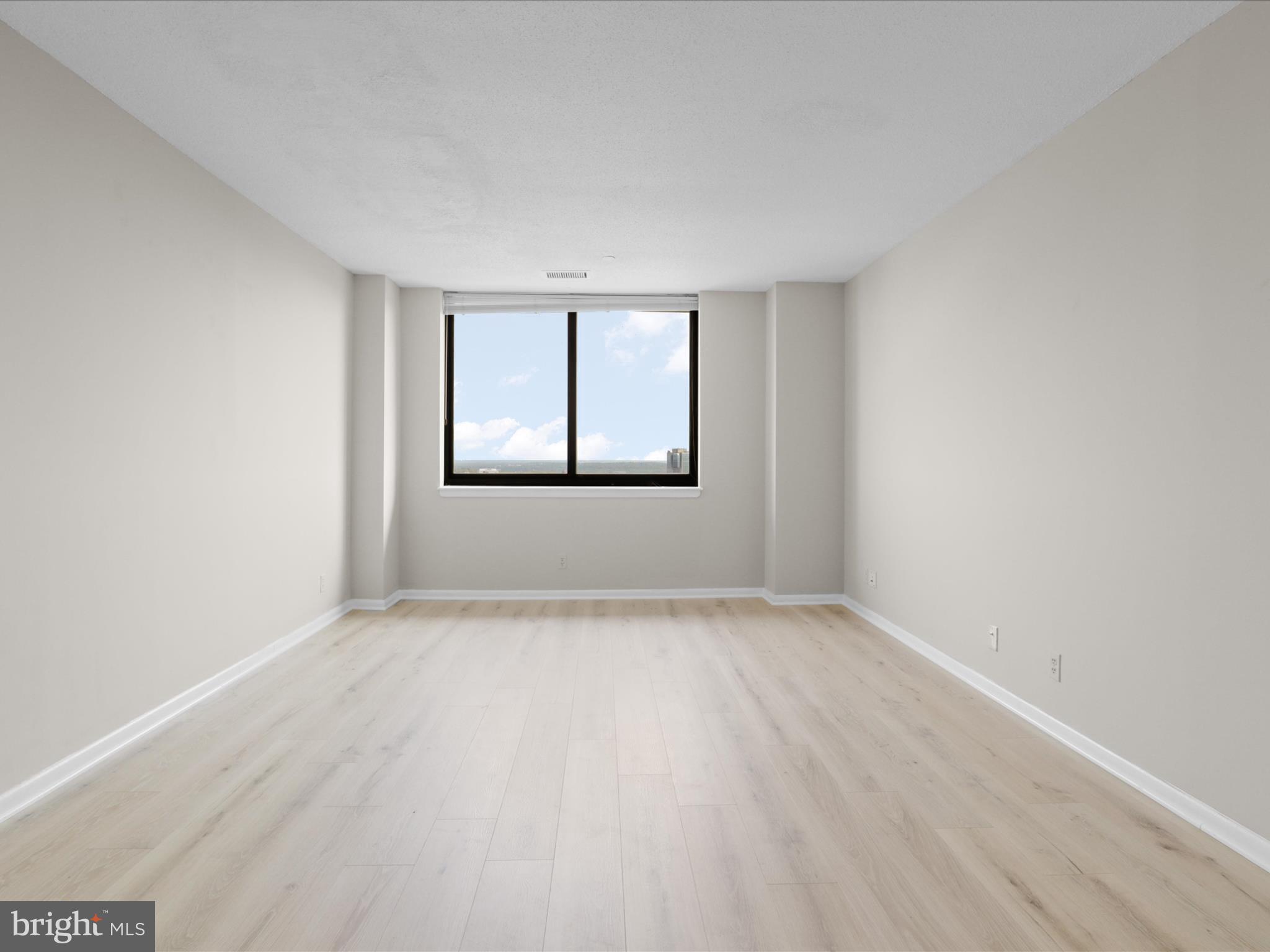 SKYLINE SQUARE CONDO - Residential Lease