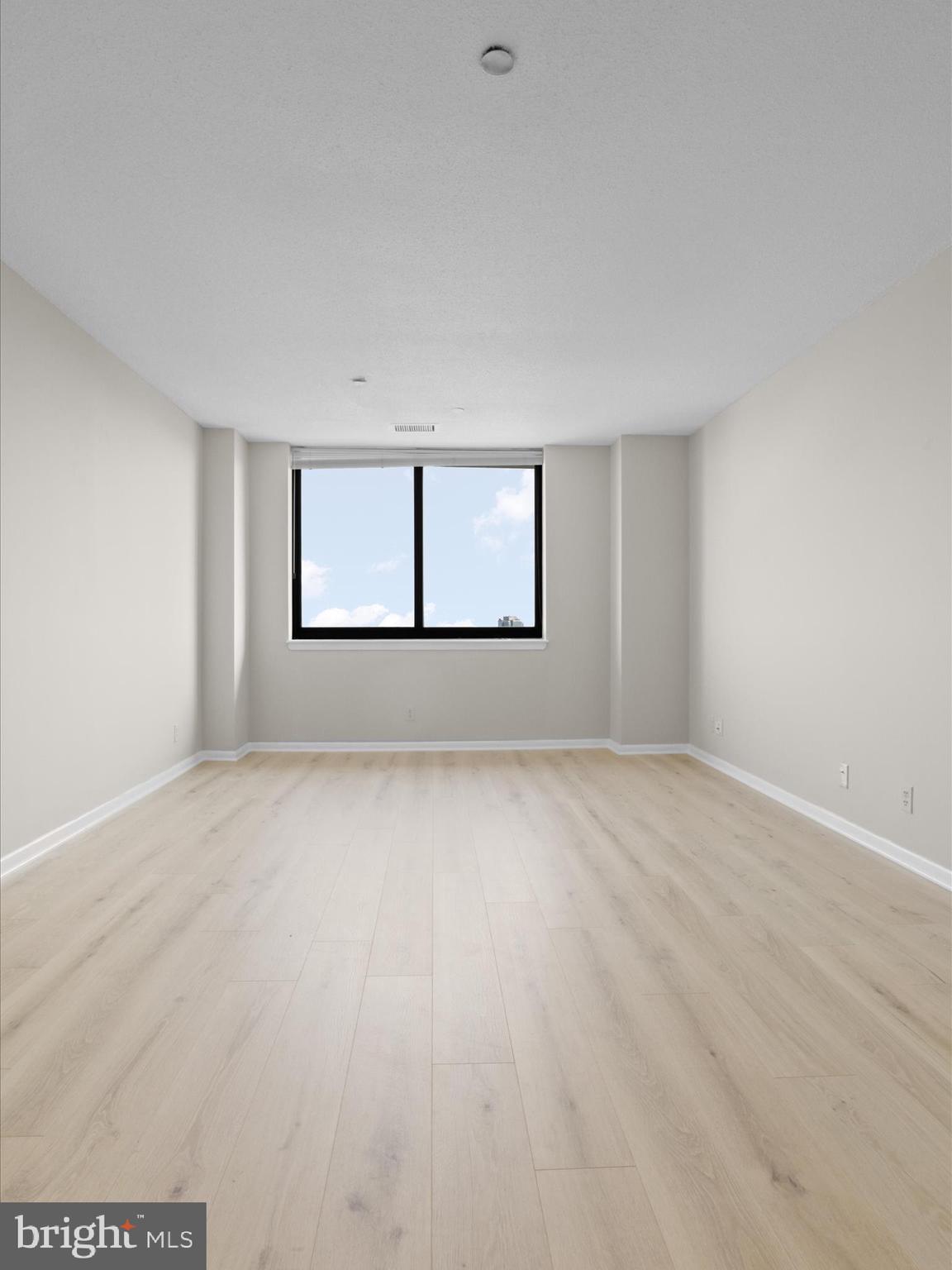 SKYLINE SQUARE CONDO - Residential Lease