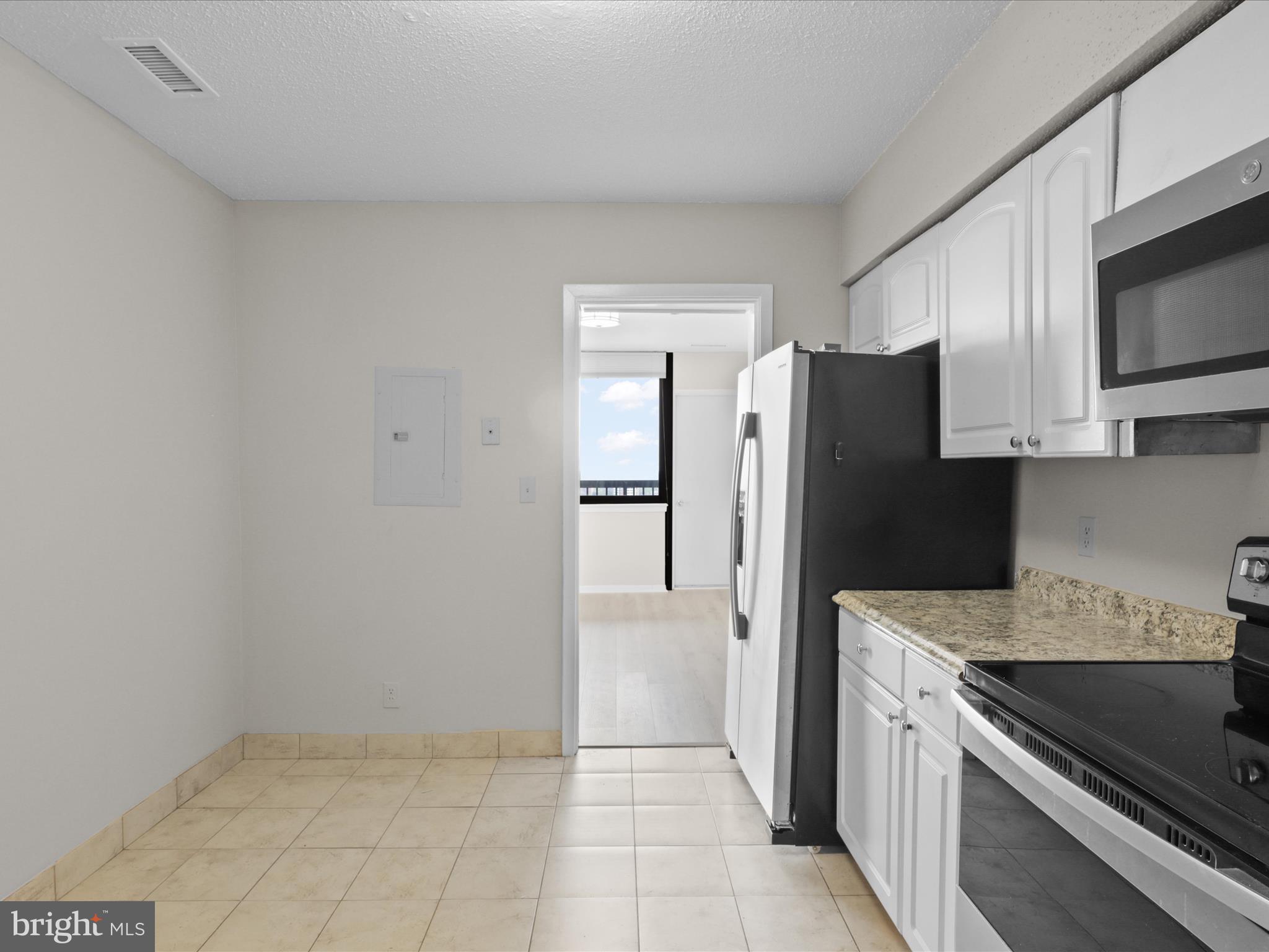 SKYLINE SQUARE CONDO - Residential Lease