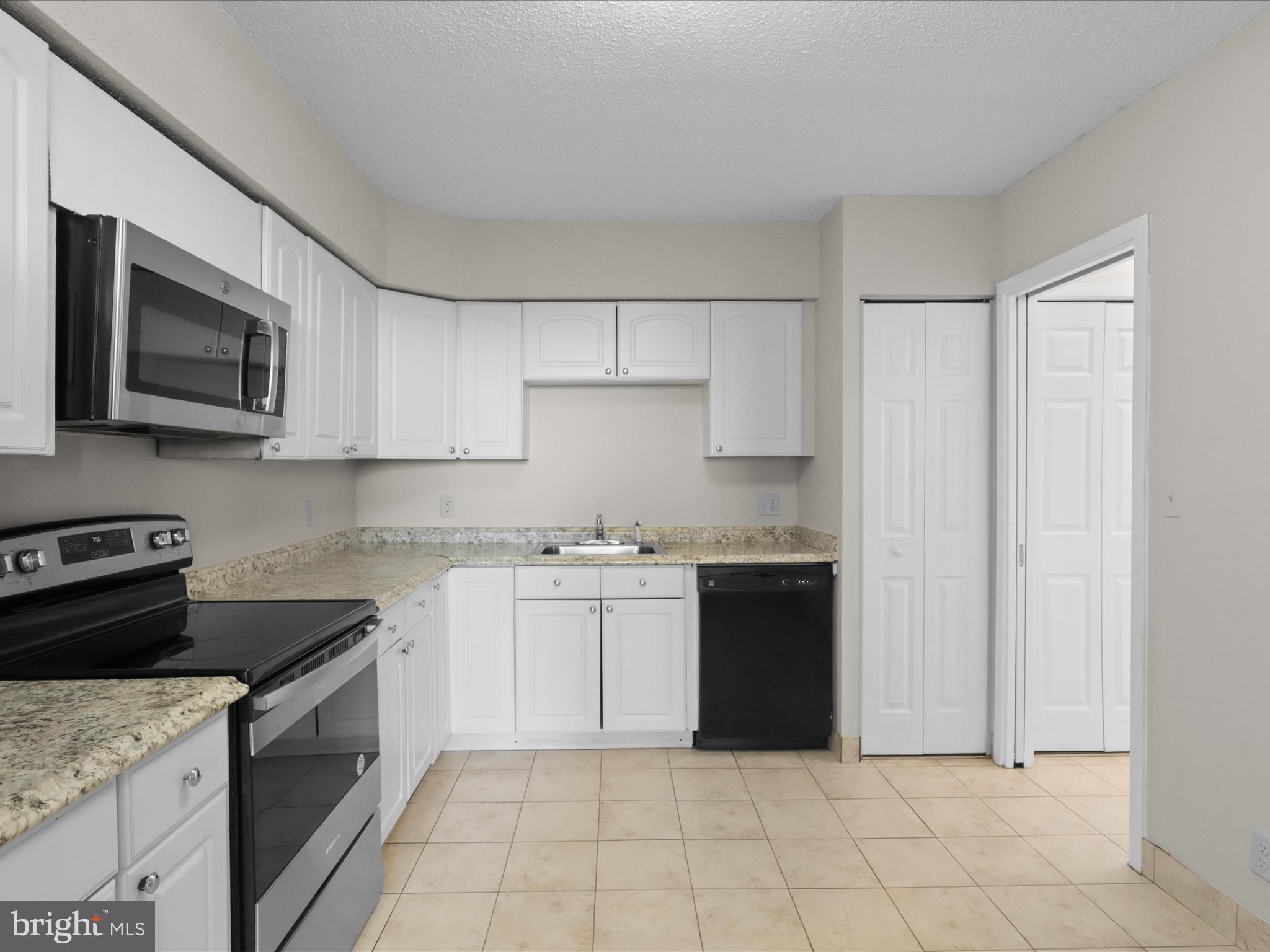 SKYLINE SQUARE CONDO - Residential Lease