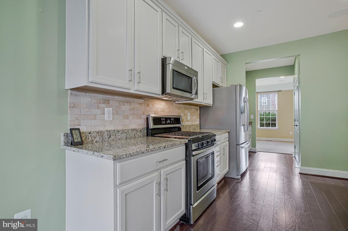 5922 LOGANS WAY