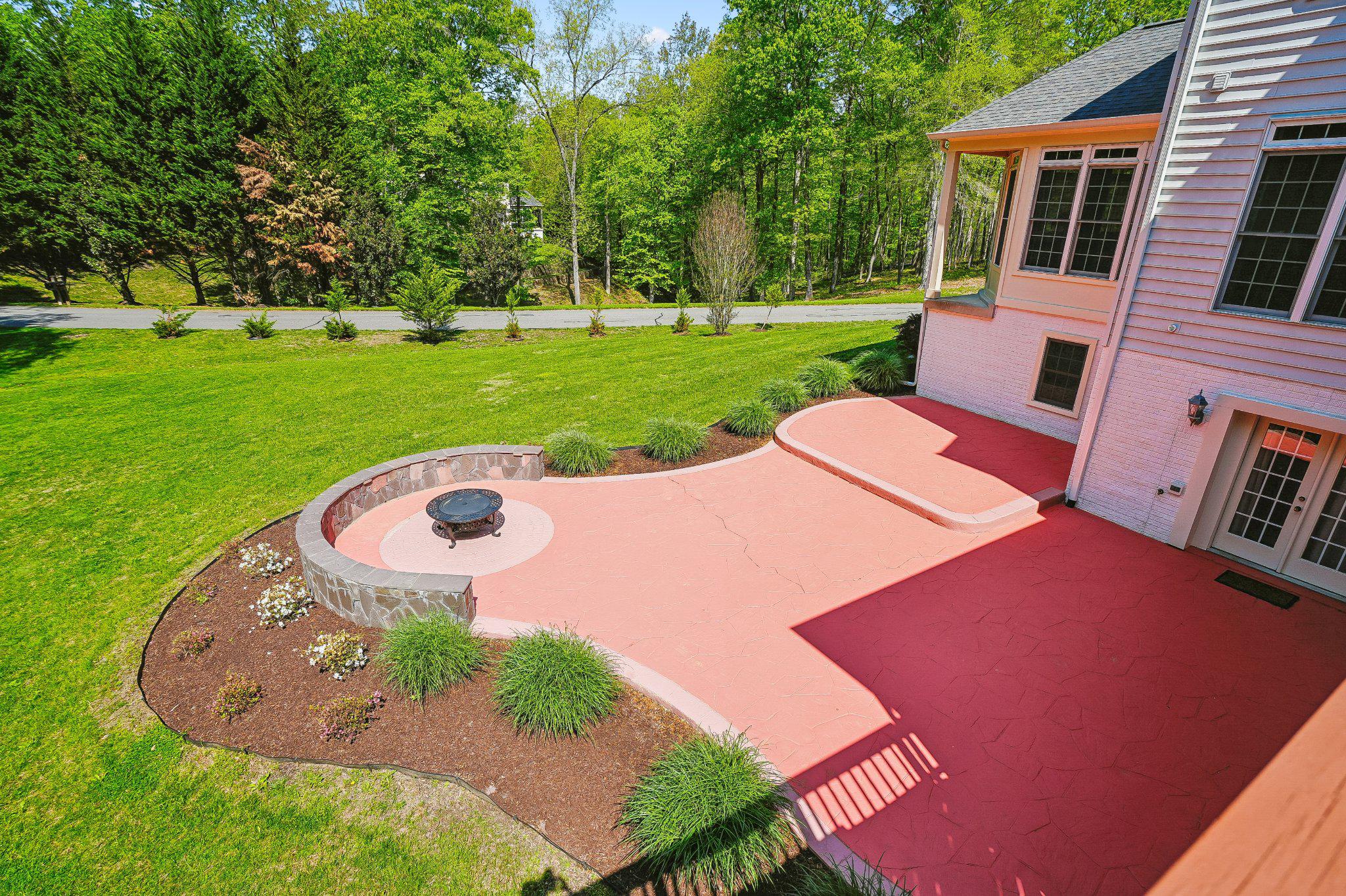8220 ROSELAND DRIVE