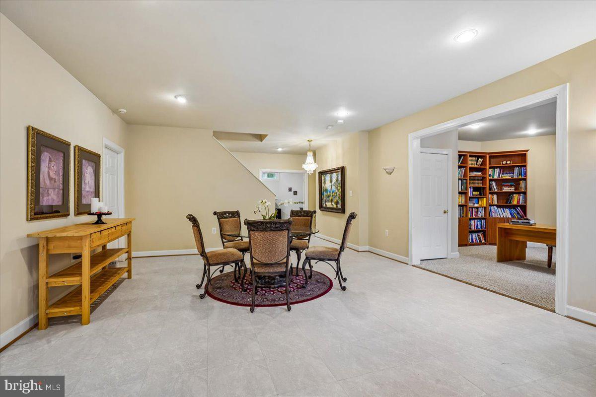 ESTATES AT ROSELAND - Residential