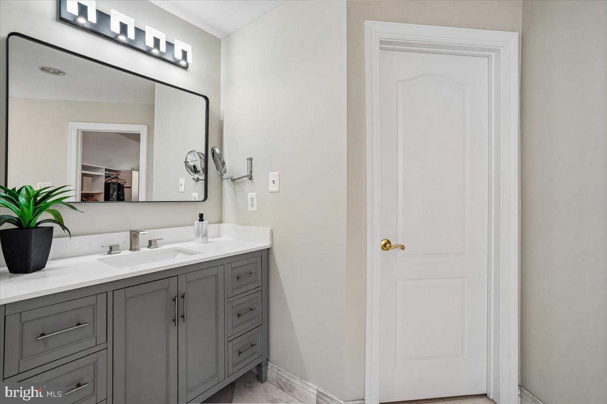 ESTATES AT ROSELAND - Residential