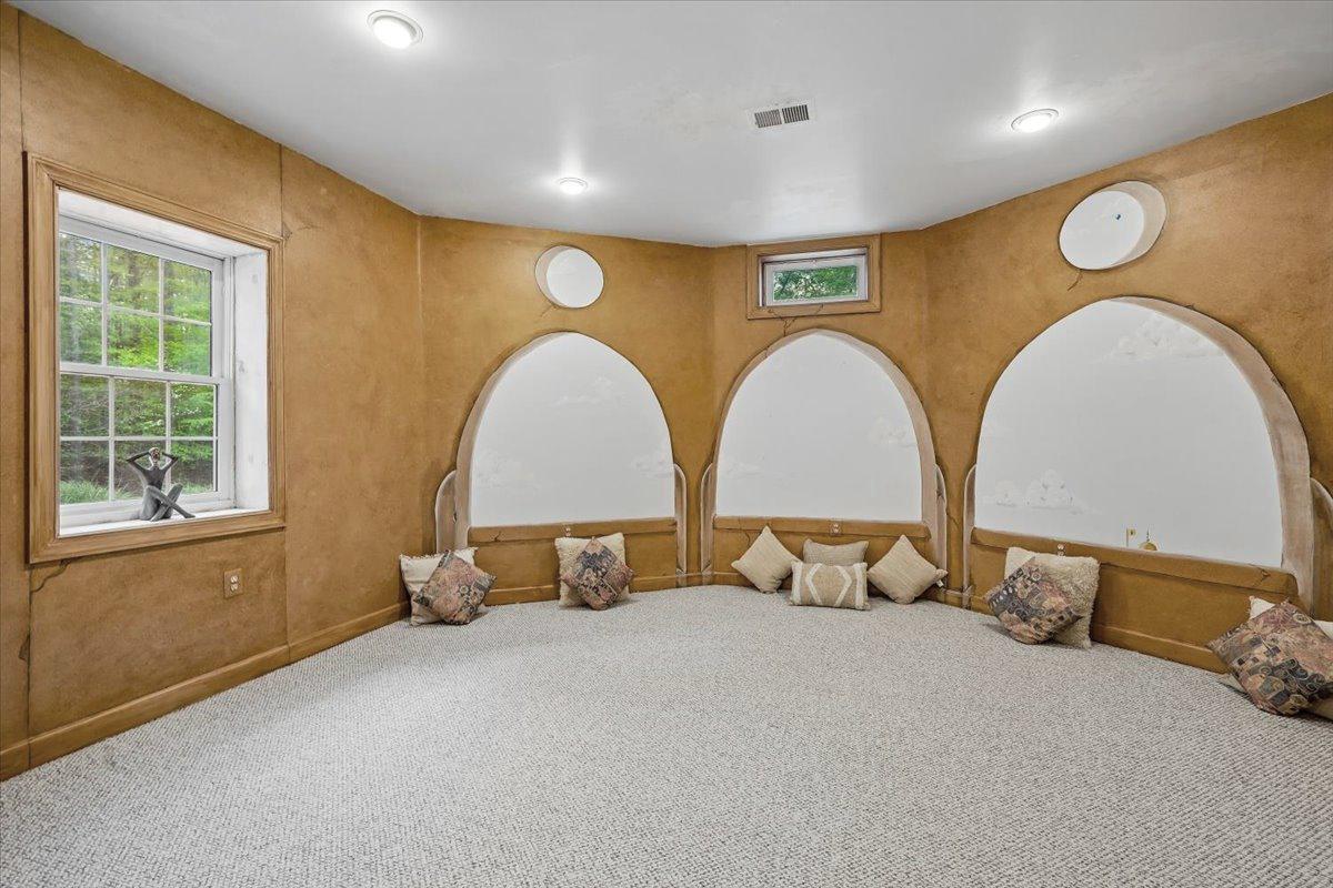 ESTATES AT ROSELAND - Residential