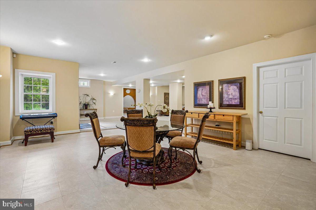 ESTATES AT ROSELAND - Residential