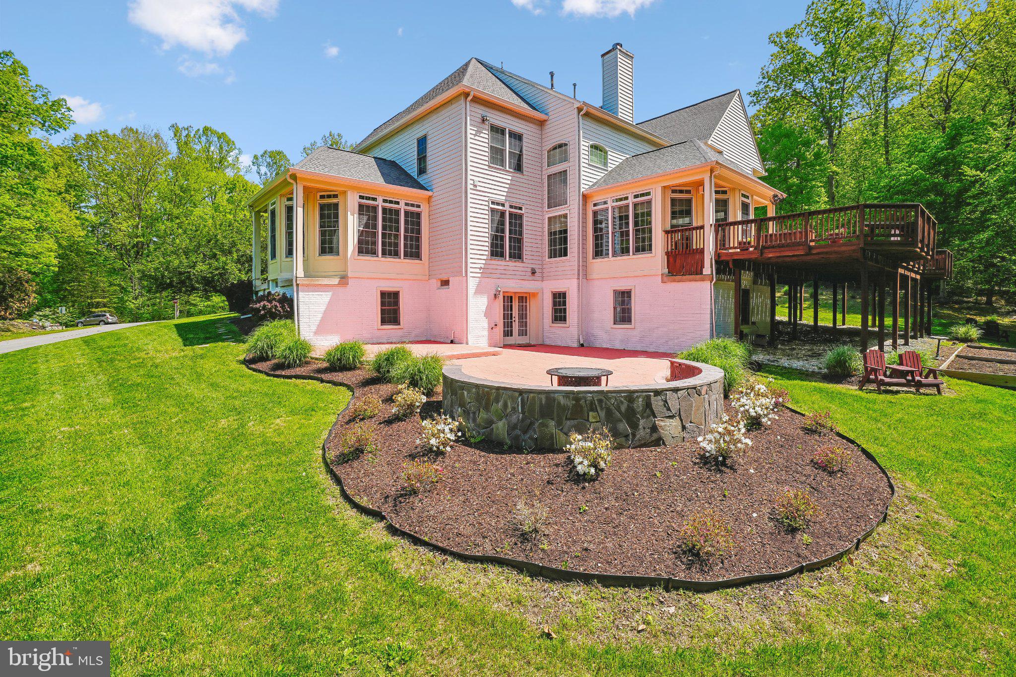 8220 ROSELAND DRIVE