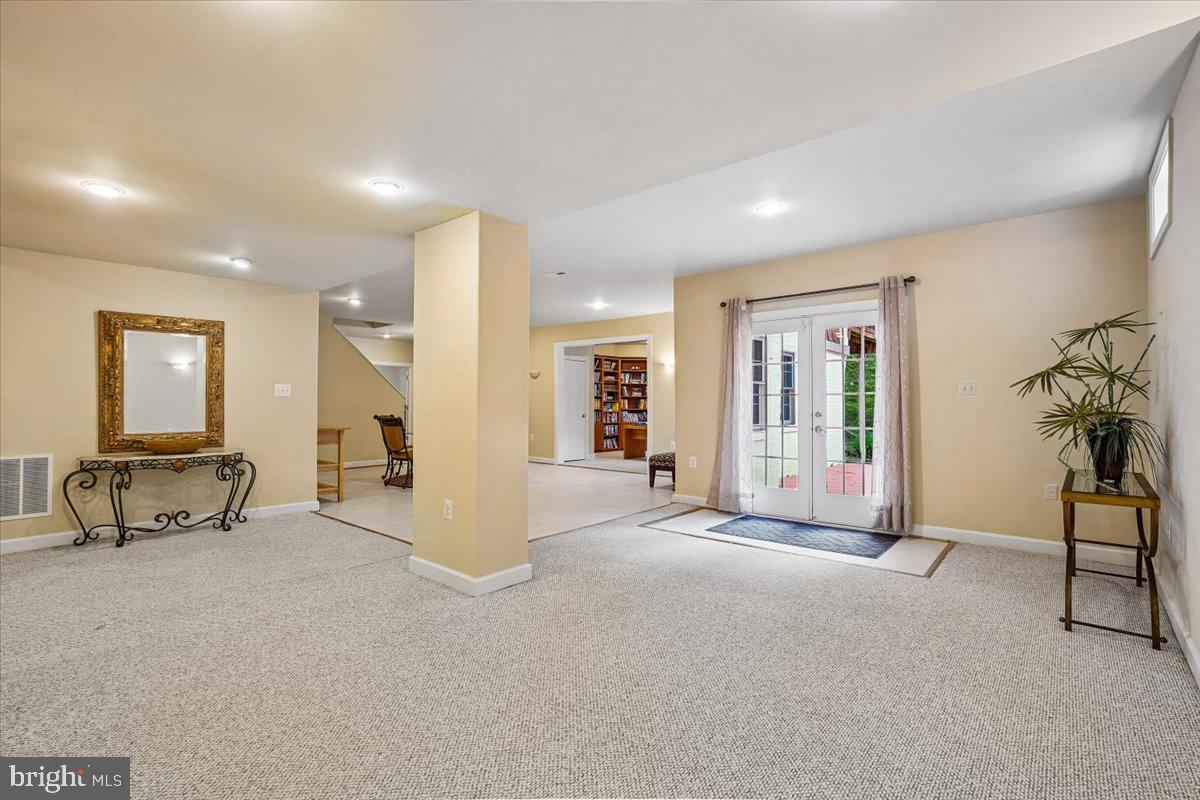 ESTATES AT ROSELAND - Residential