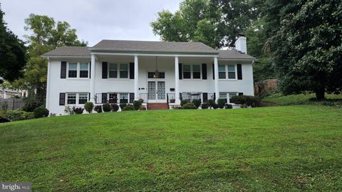 Photo of 3713 Chanel Road, ANNANDALE, VA 22003 (MLS # VAFX2316788)